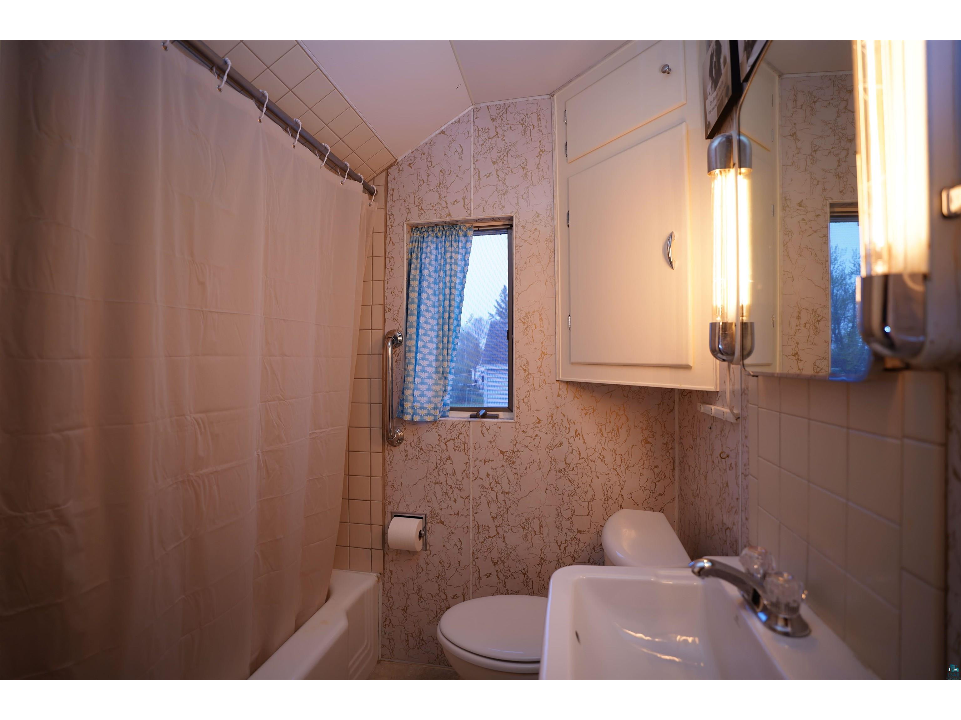 1000 MacArthur Ave Ashland WI 54806 6125349 image13