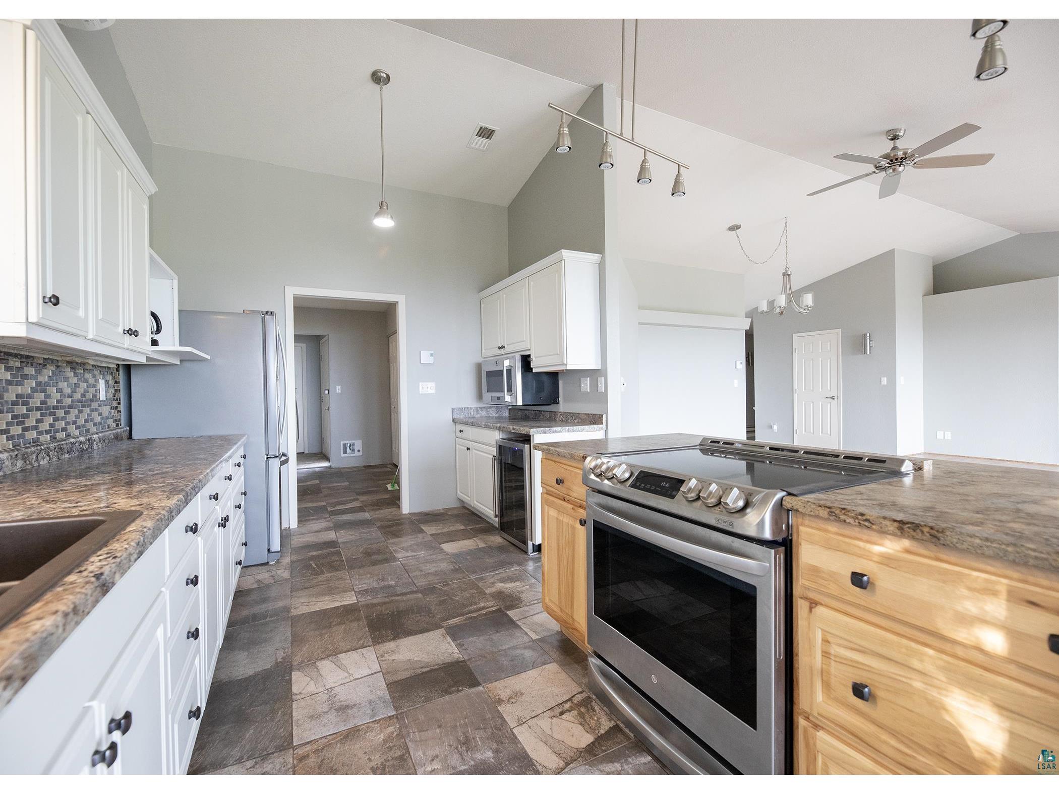 1002 Martha St Duluth MN 55805 6124651 image10