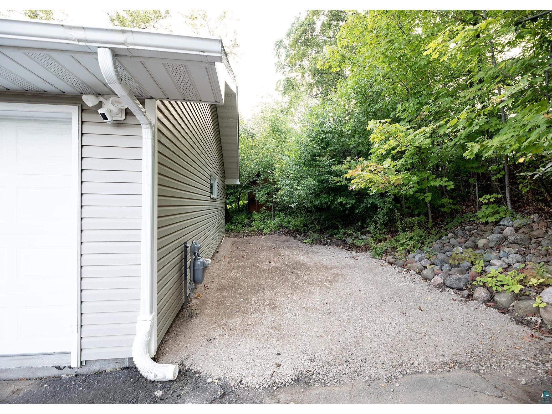 1002 Martha St Duluth MN 55805 6124651 image16