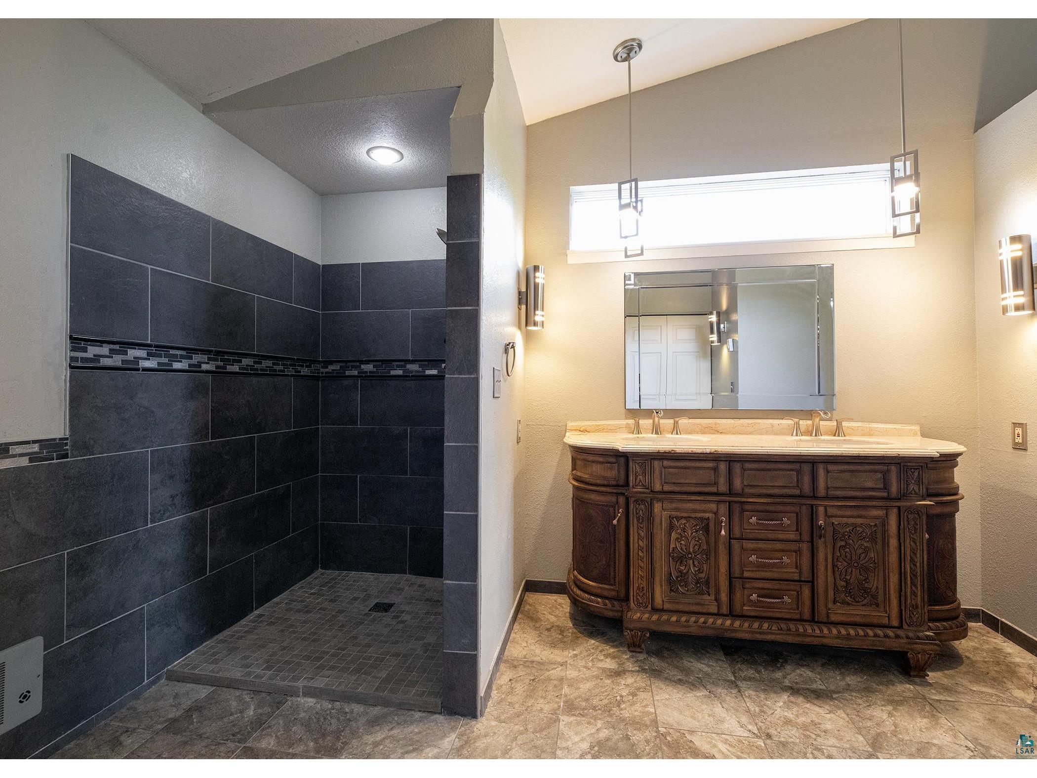 1002 Martha St Duluth MN 55805 6124651 image33