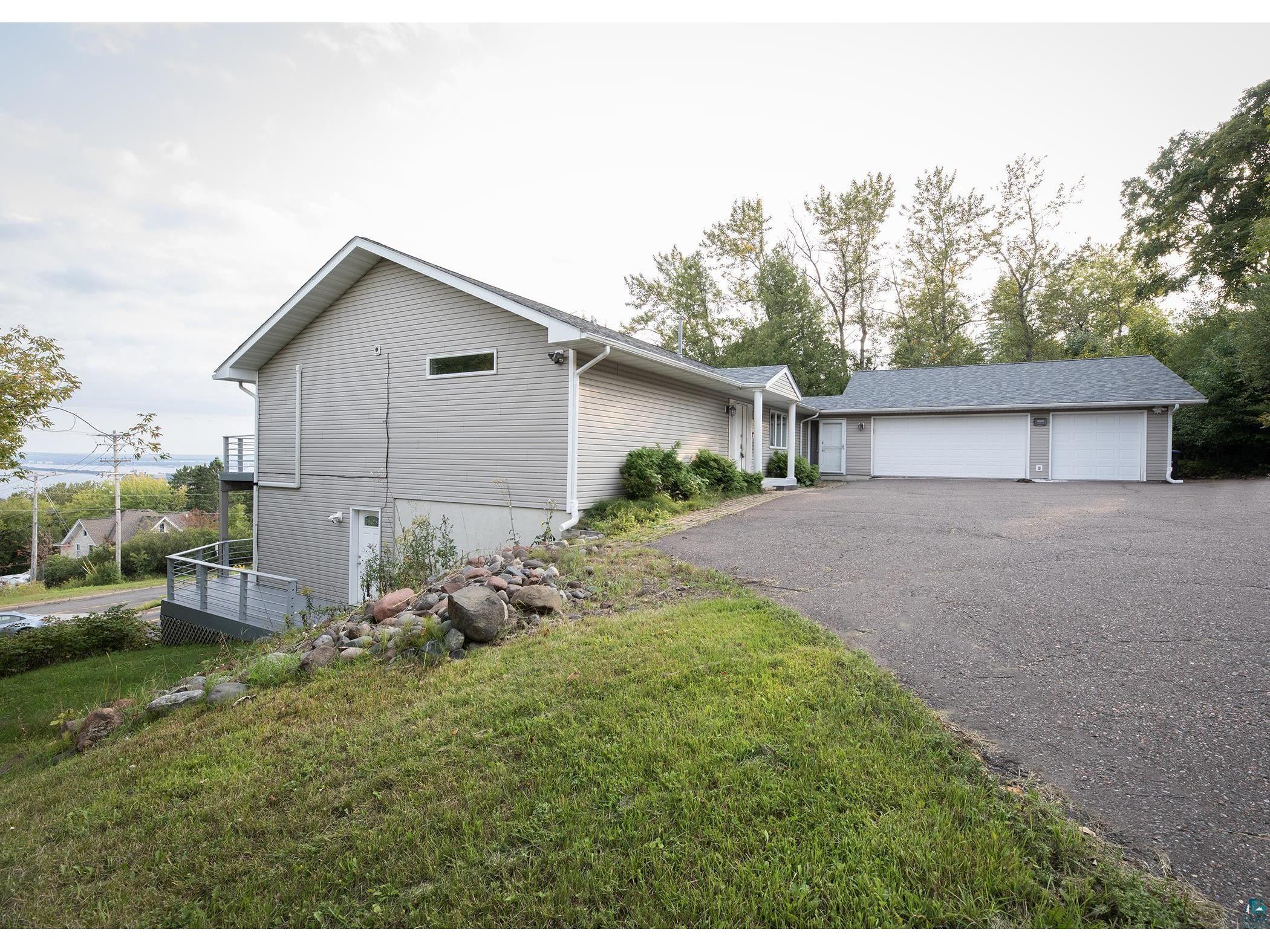 1002 Martha St Duluth MN 55805 6124651 image4