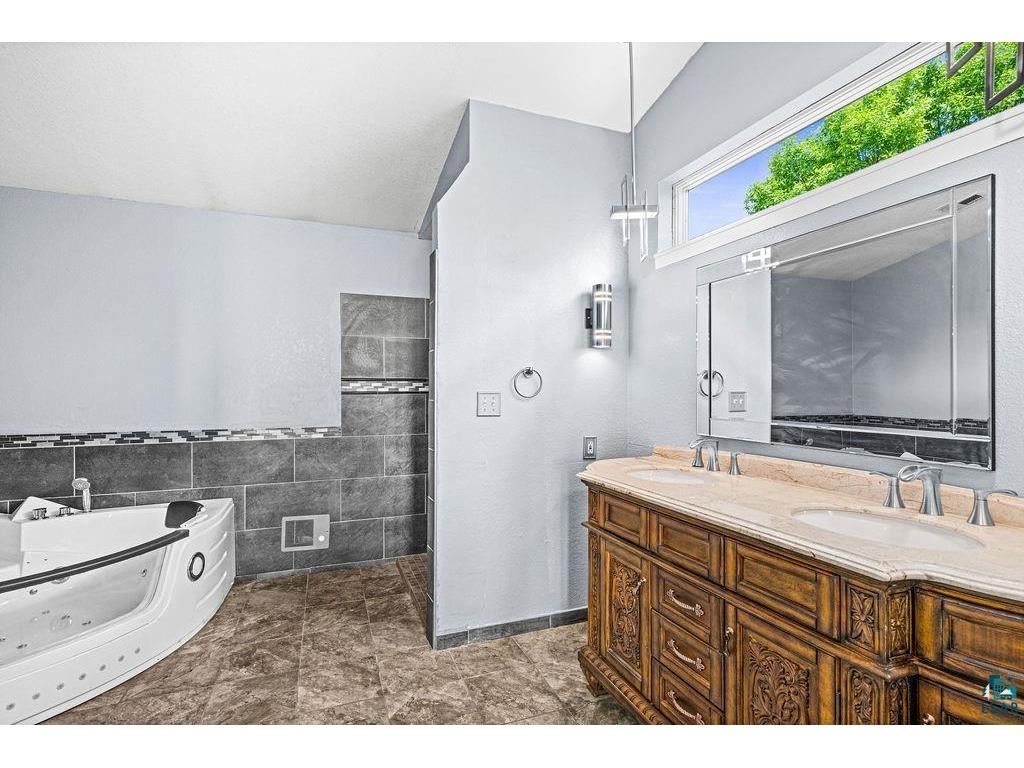 1002 Martha St Duluth MN 55805 6126306 image30