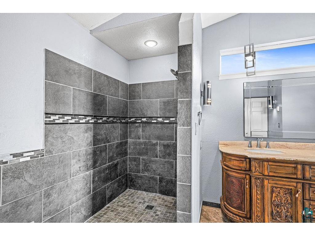 1002 Martha St Duluth MN 55805 6126306 image32