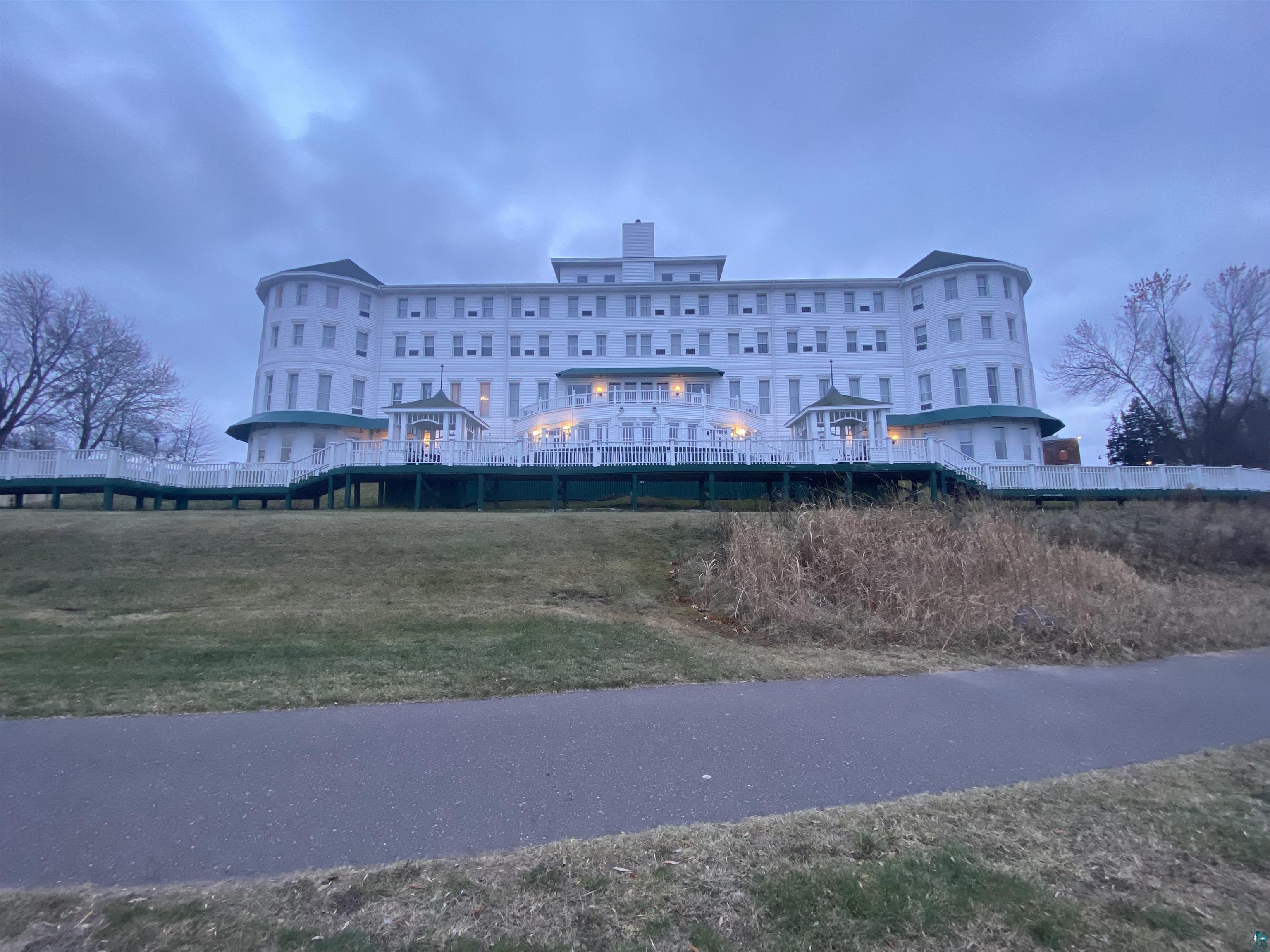 101 Lake Shore Dr W Ashland WI 54806 6111644 image1