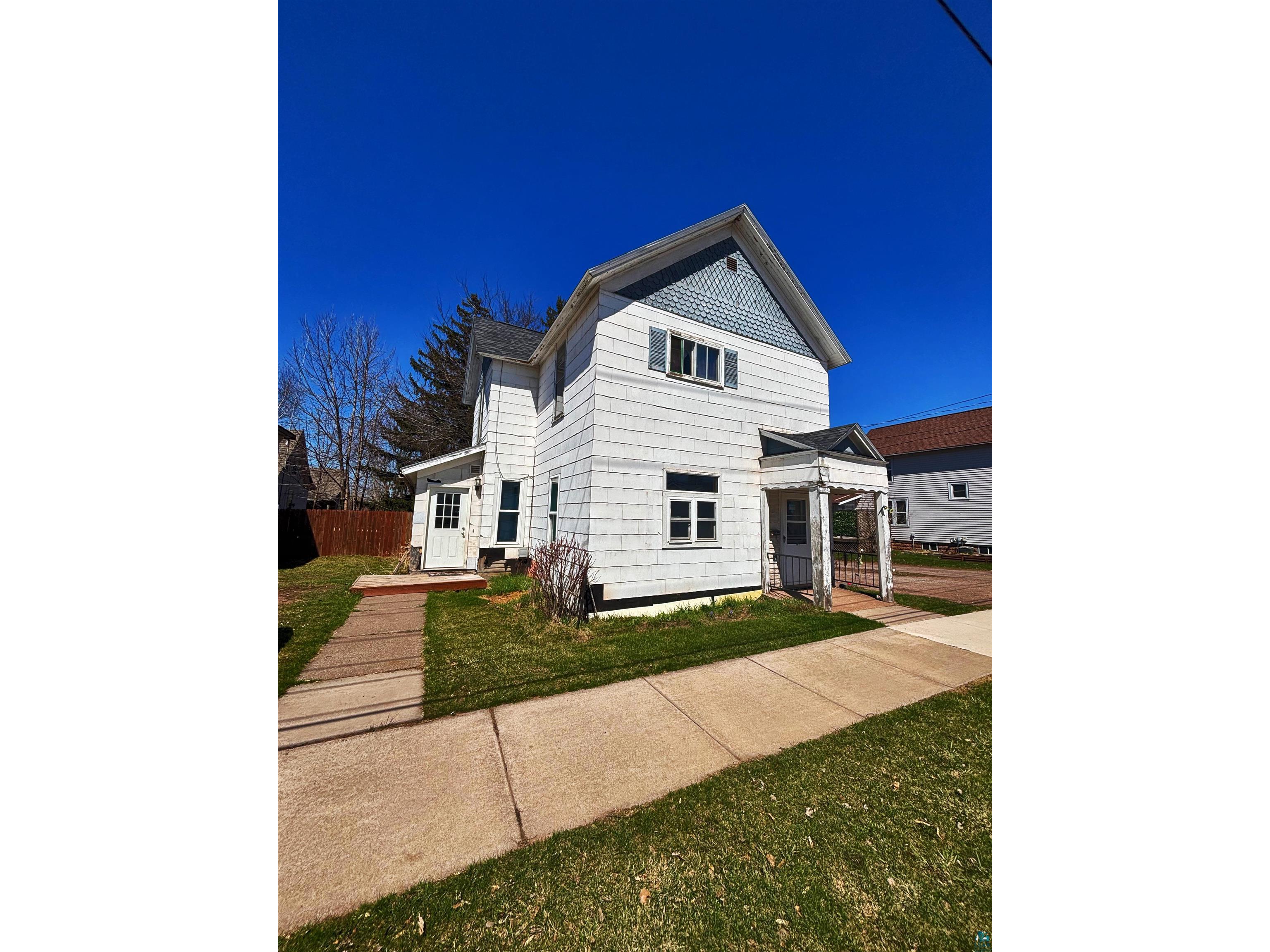 1015 6th St W Ashland WI 54806 6124775 image1