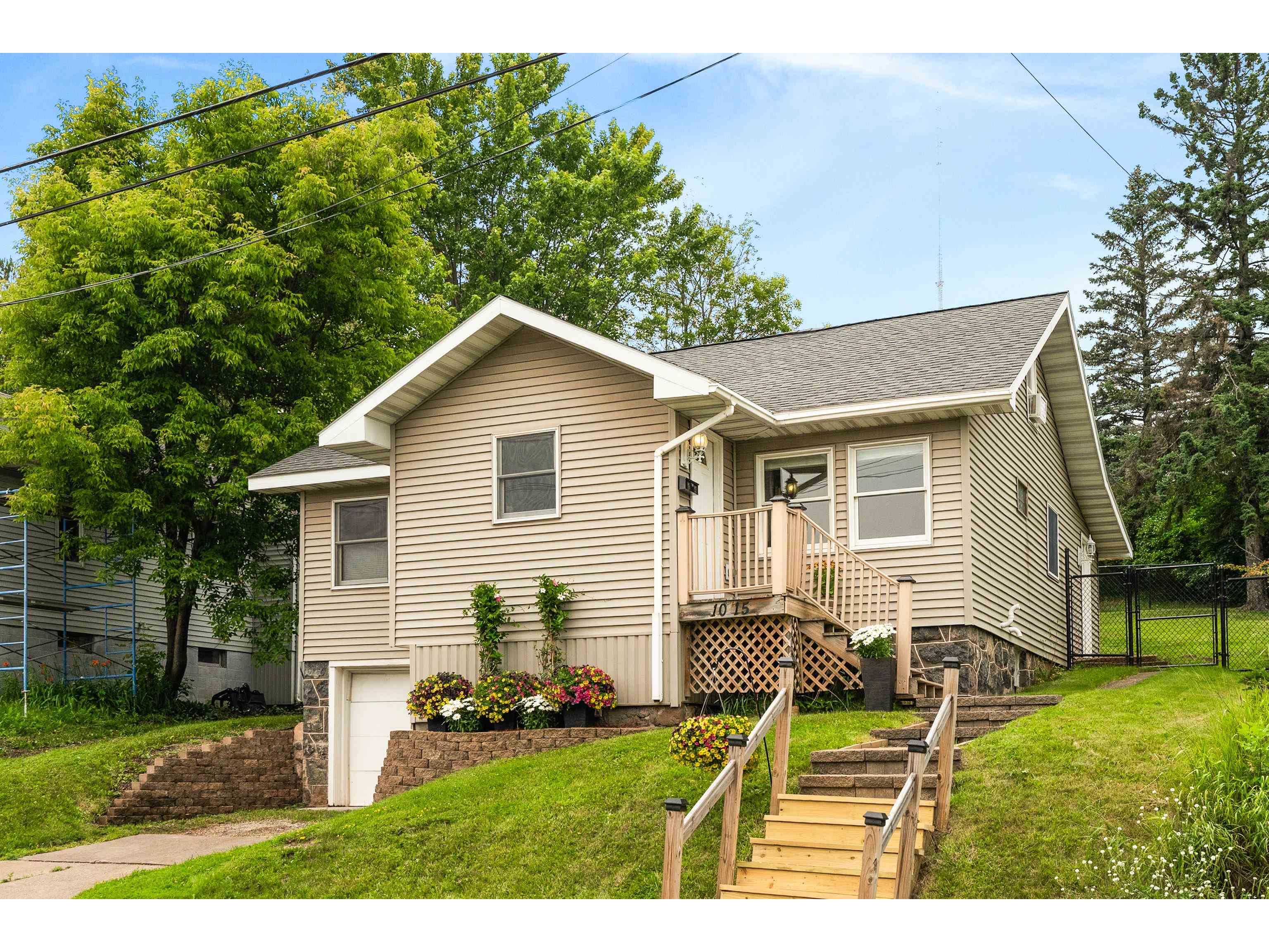 1015 W 6th St Duluth MN 55806 6120883 image1