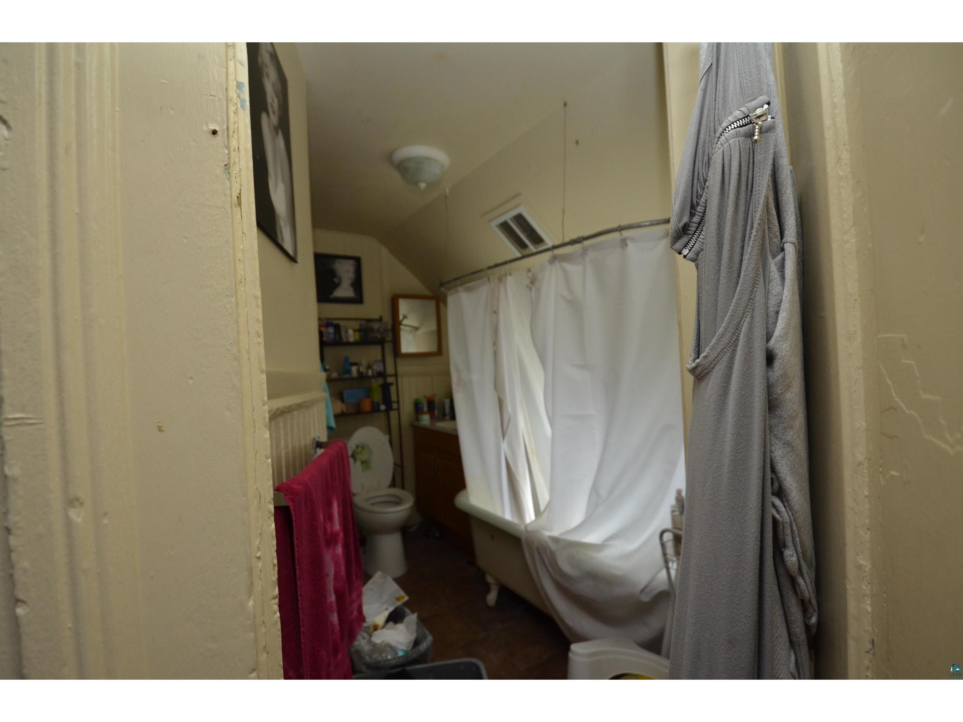 1026 E 3rd St Duluth MN 55805 6124508 image11