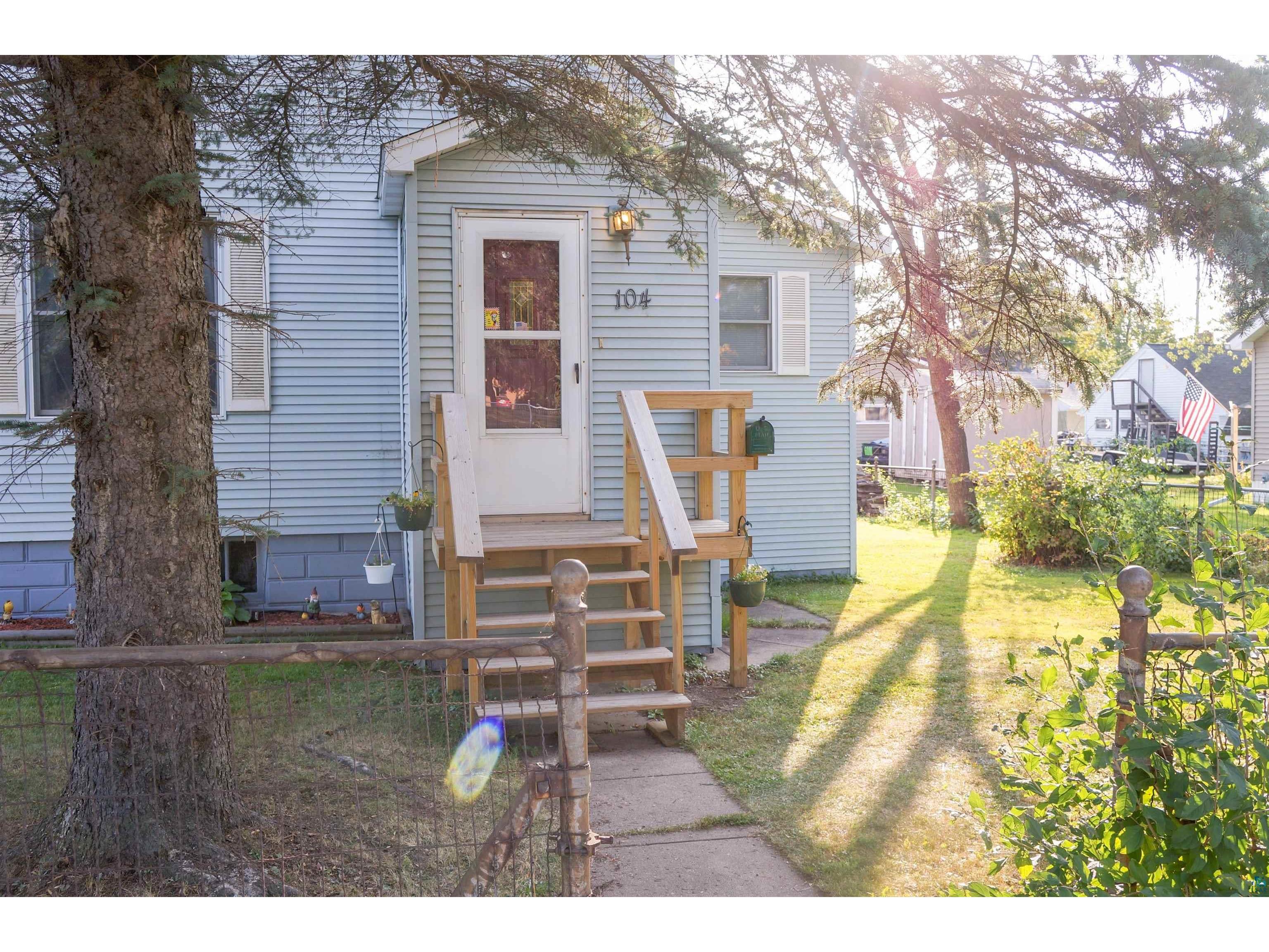 104 Roosevelt Ave Eveleth MN 55734 6116355 image1