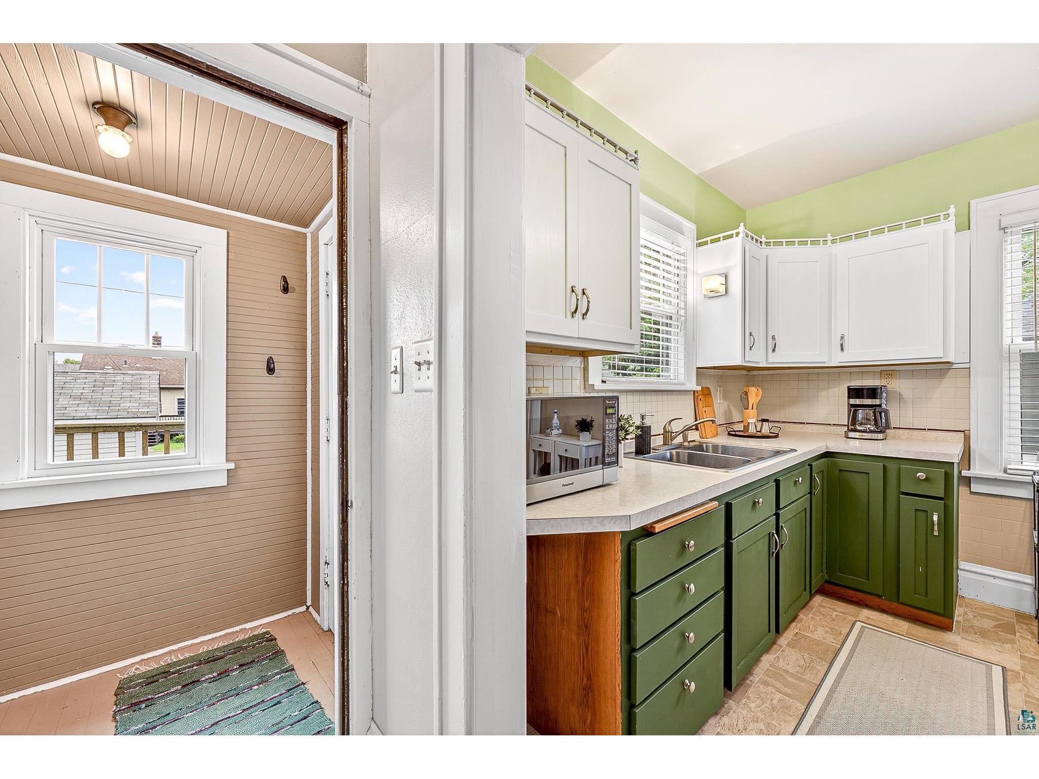 1111 N 22nd St Superior WI 54880 6125920 image18