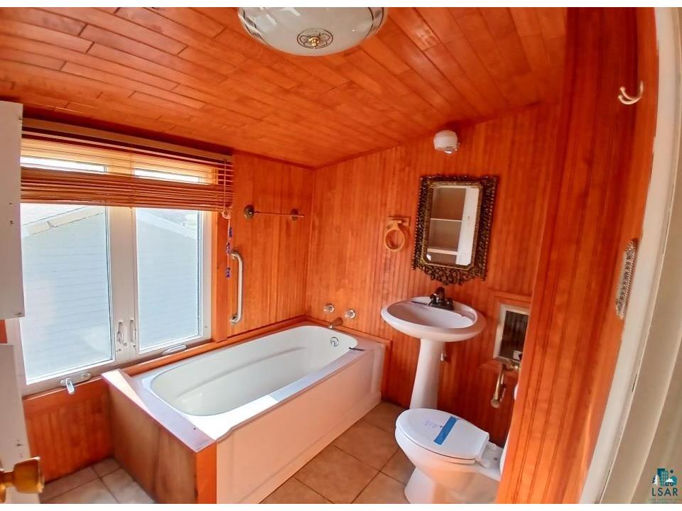 112 W 3rd Ave N Aurora MN 55705 6120281 image17