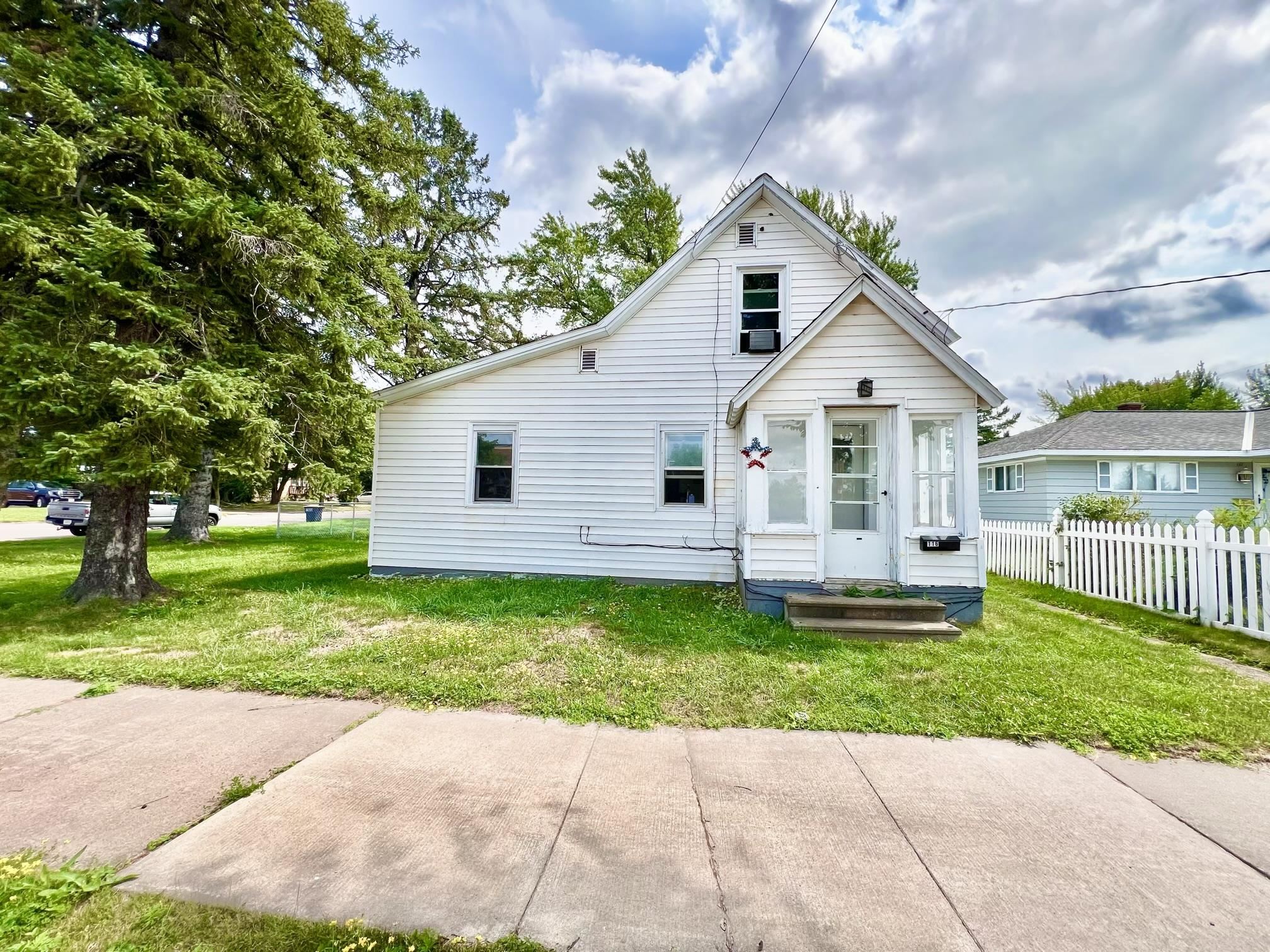 116 6th St E Ashland WI 54806 6121293 image1