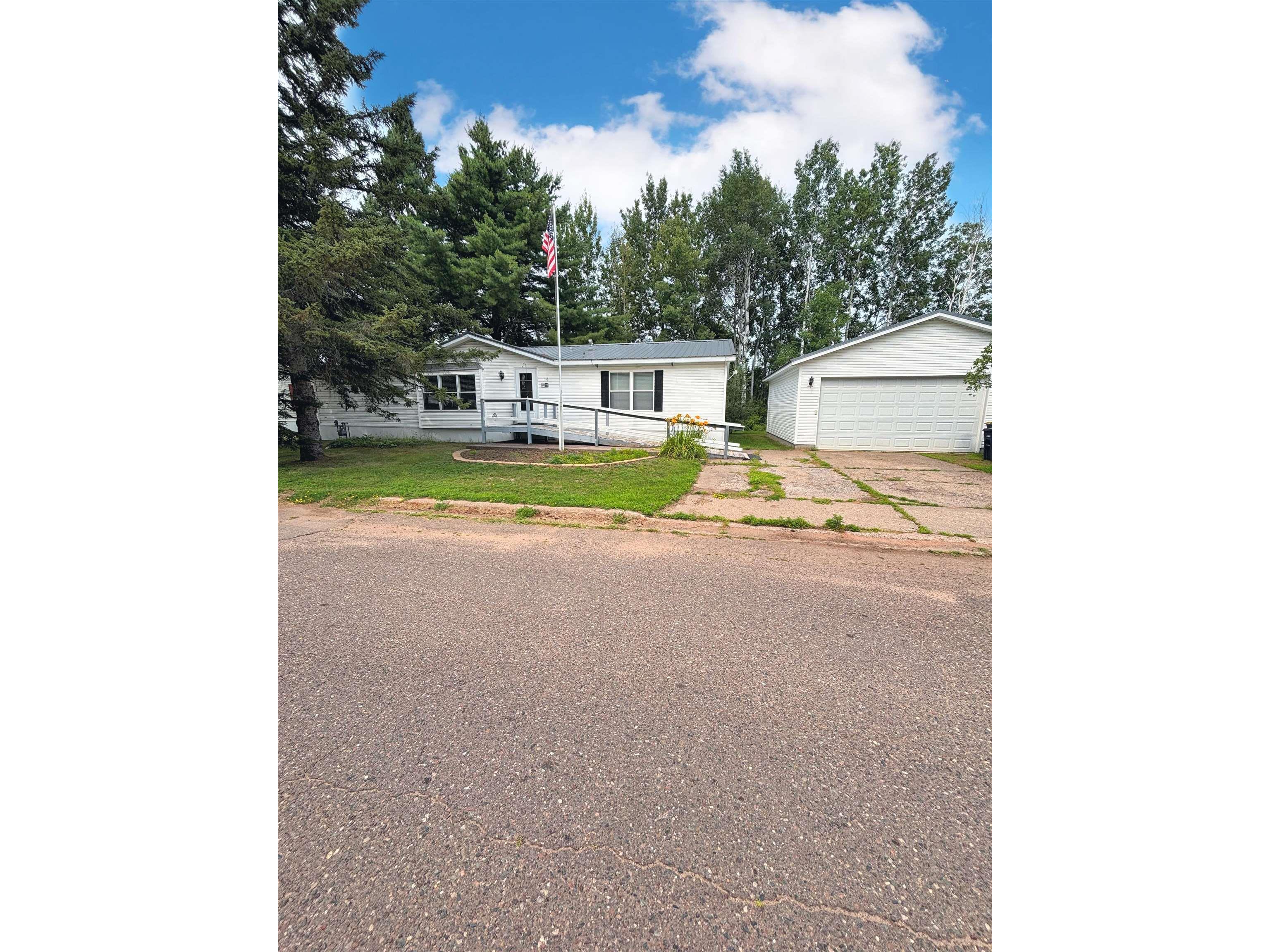 116 Spruce St Ashland WI 54806 6121105 image1