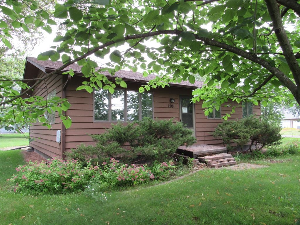 1201 22nd Ave E Superior WI 54880 6120859 image1