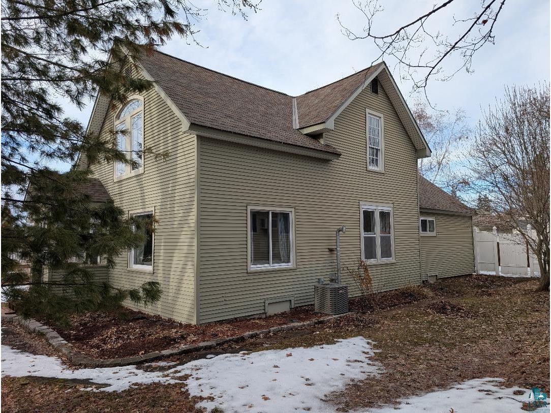 1216 MacArthur Ave Ashland WI 54806 6124219 image3