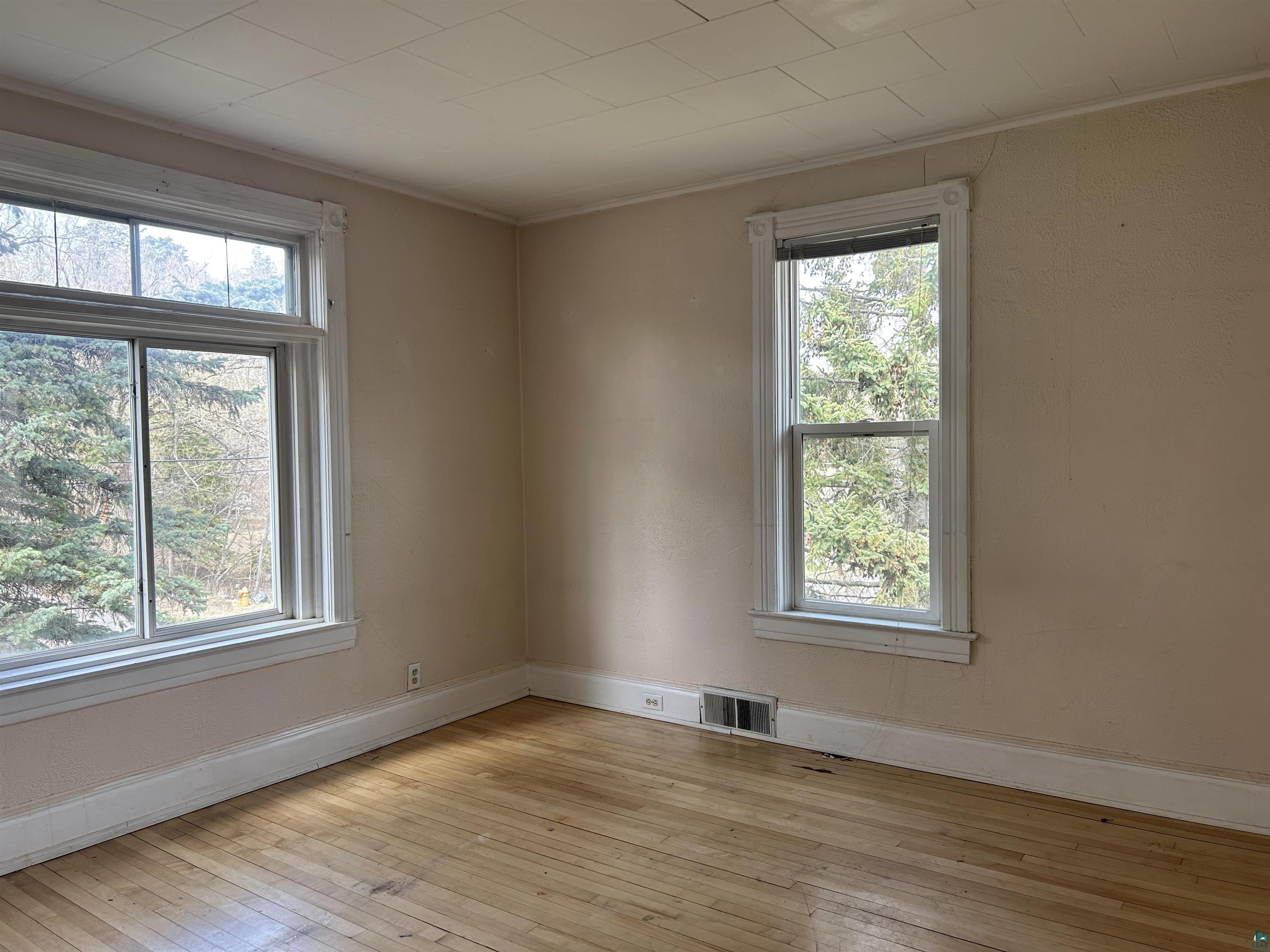 1302 W 1st St Duluth MN 55806 6124937 image11