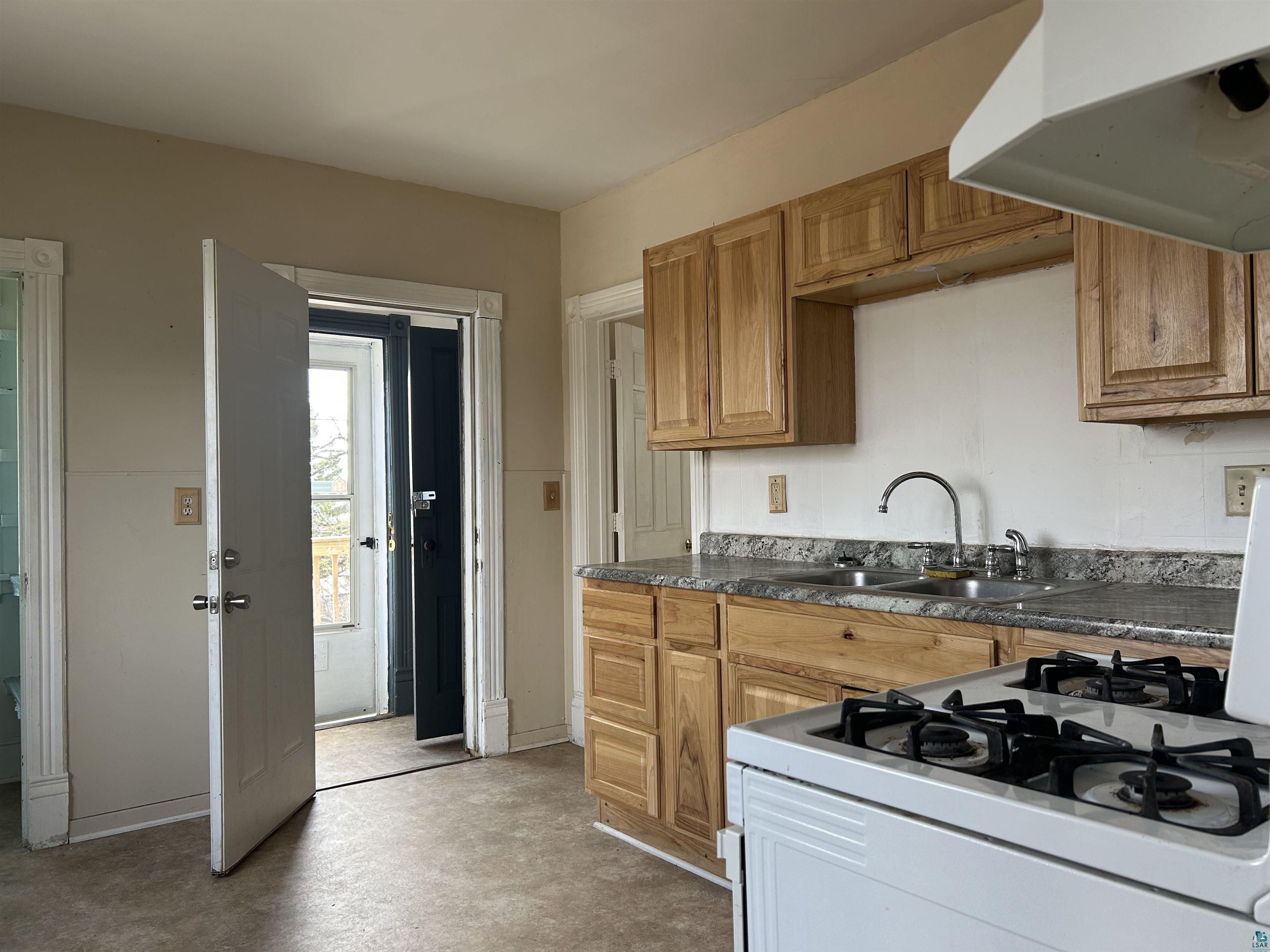 1302 W 1st St Duluth MN 55806 6124937 image2