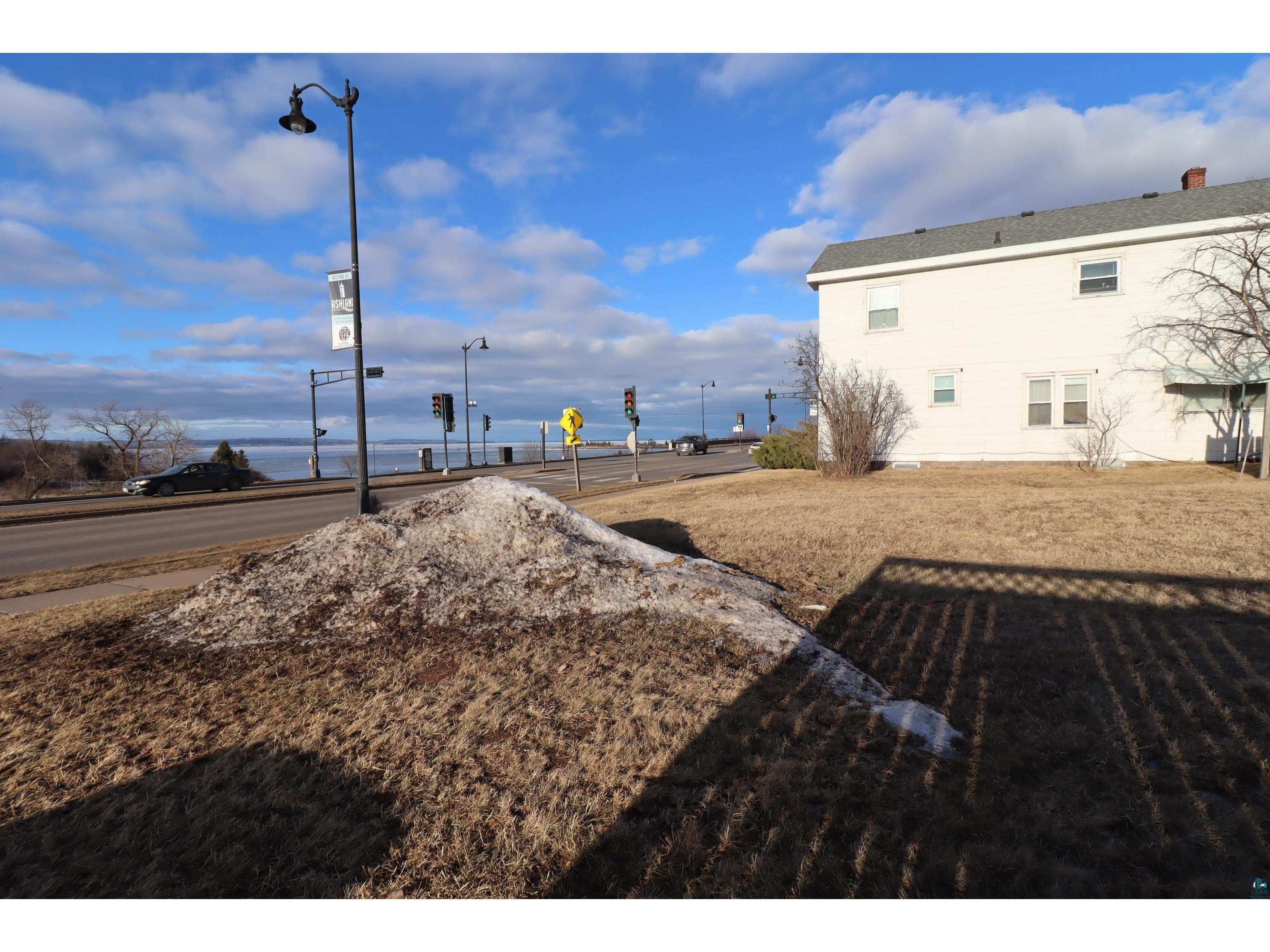 1306 Lake Shore Dr W Ashland WI 54806 6117979 image1