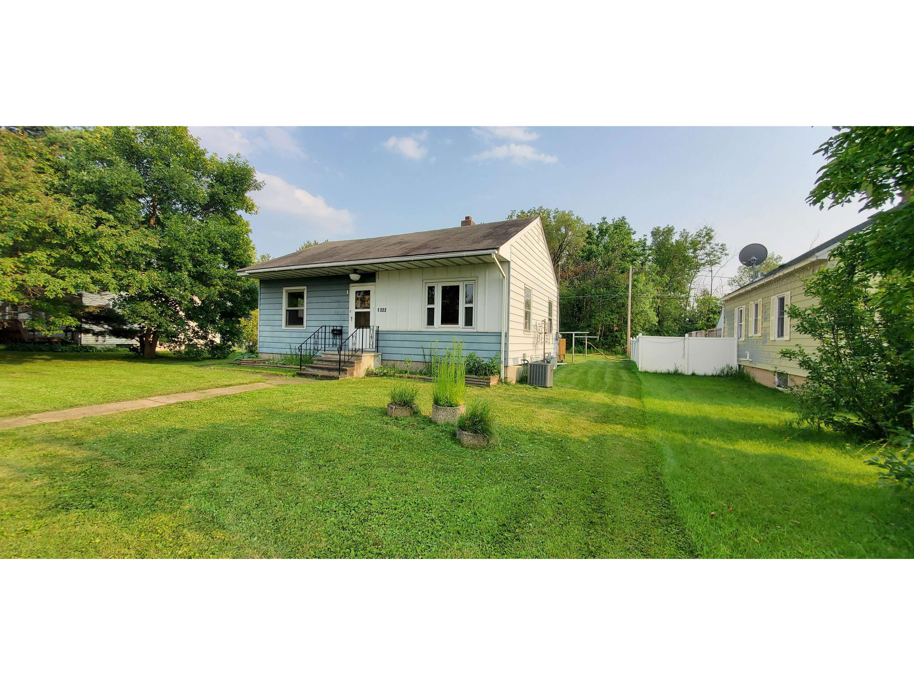 1322 W 2nd St Eveleth MN 55734 6121045 image1