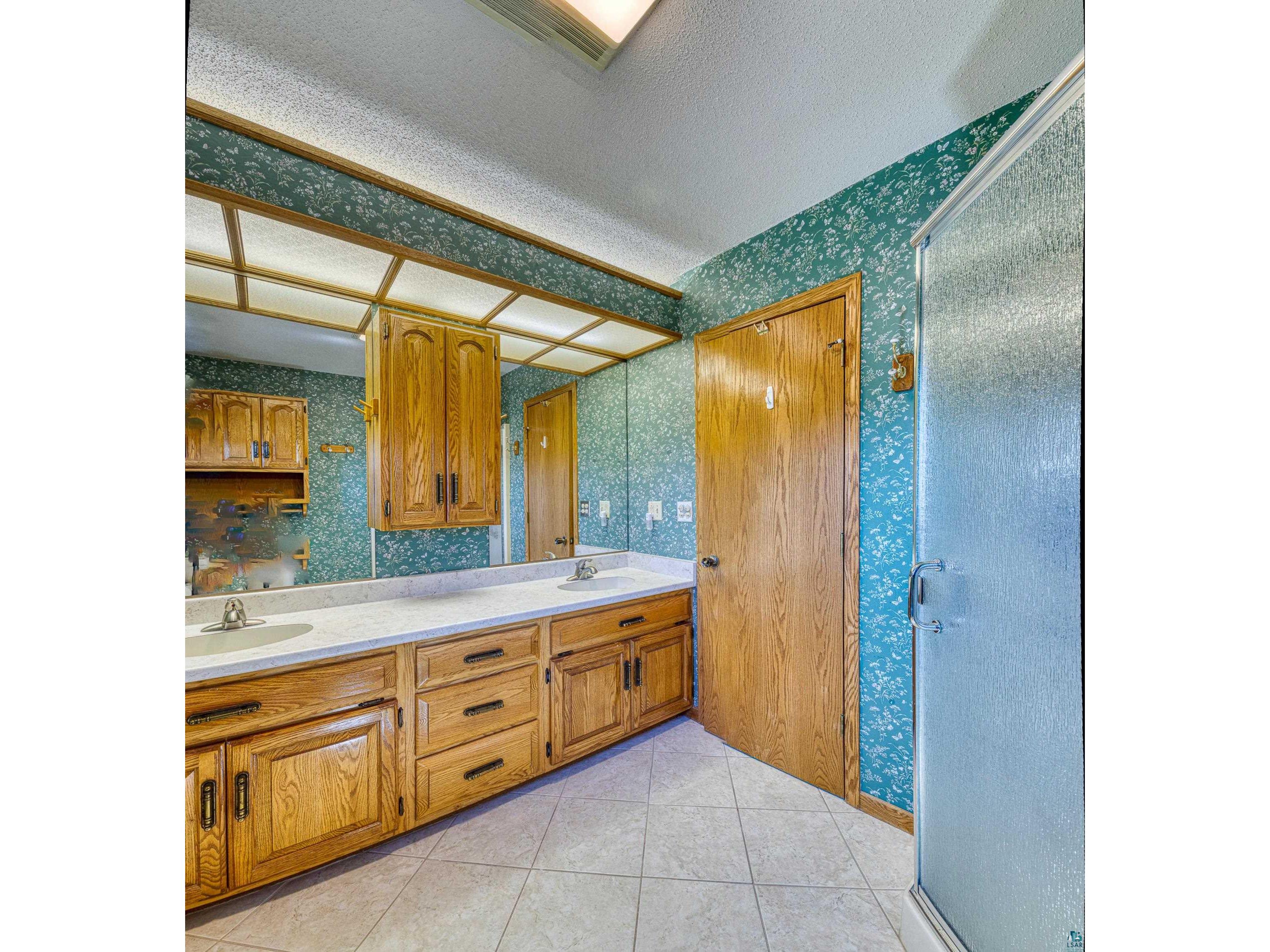 1404 E 10th St Superior WI 54880 6125148 image32
