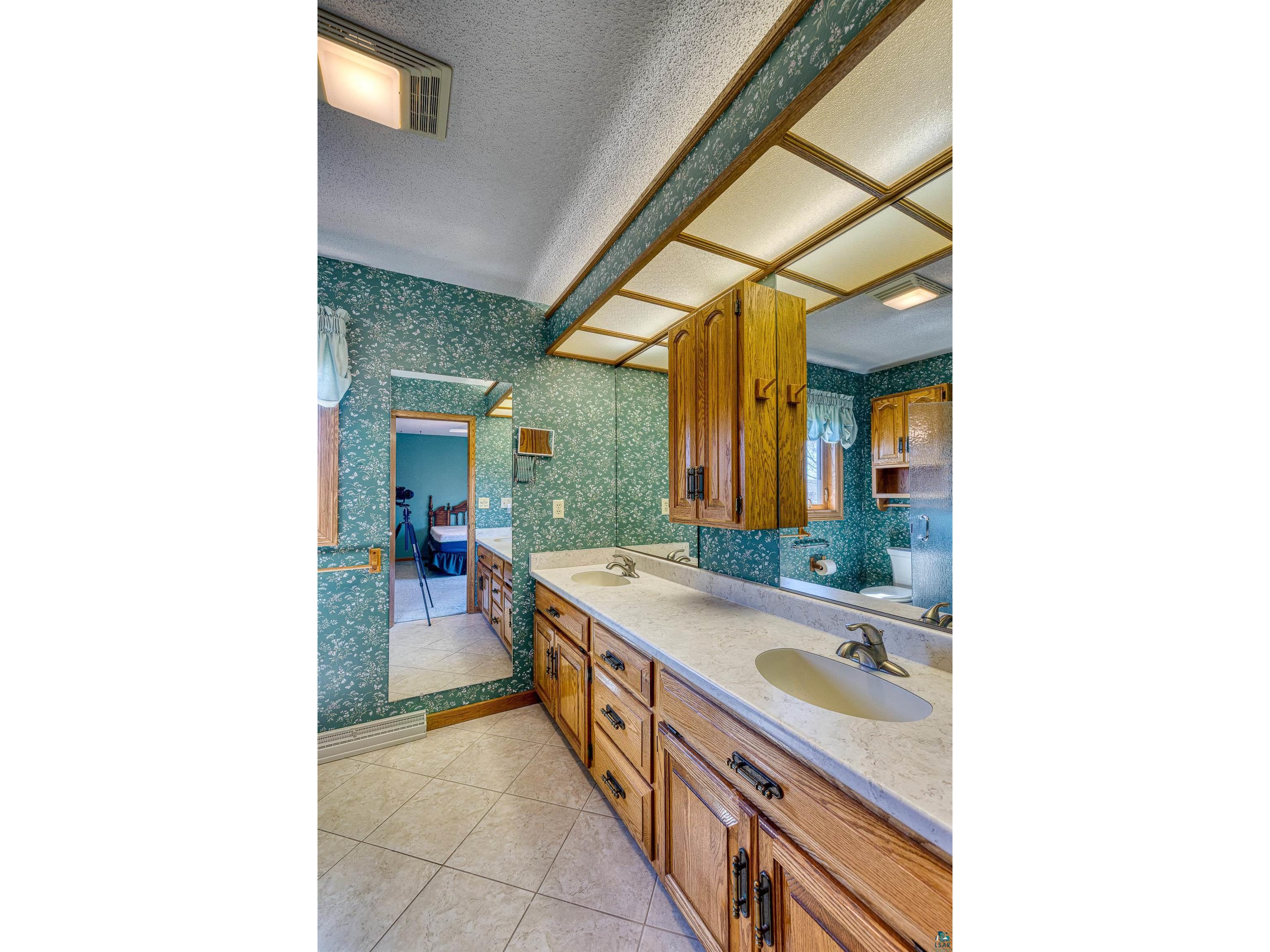 1404 E 10th St Superior WI 54880 6125148 image34
