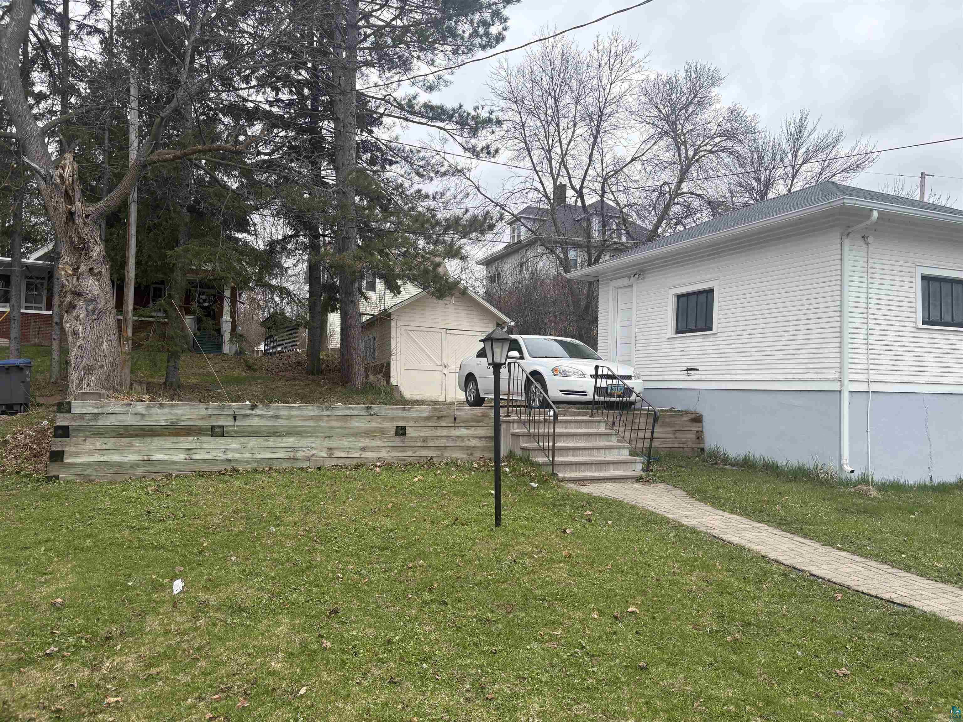 1411 E 4th St Duluth MN 55805 6125039 image3
