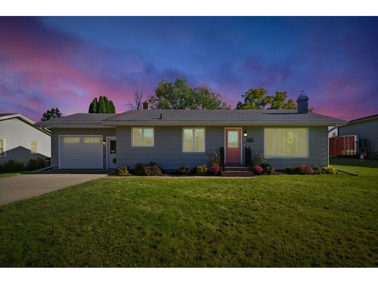 1508 11th Ave W Ashland WI 54806 6122455 image1