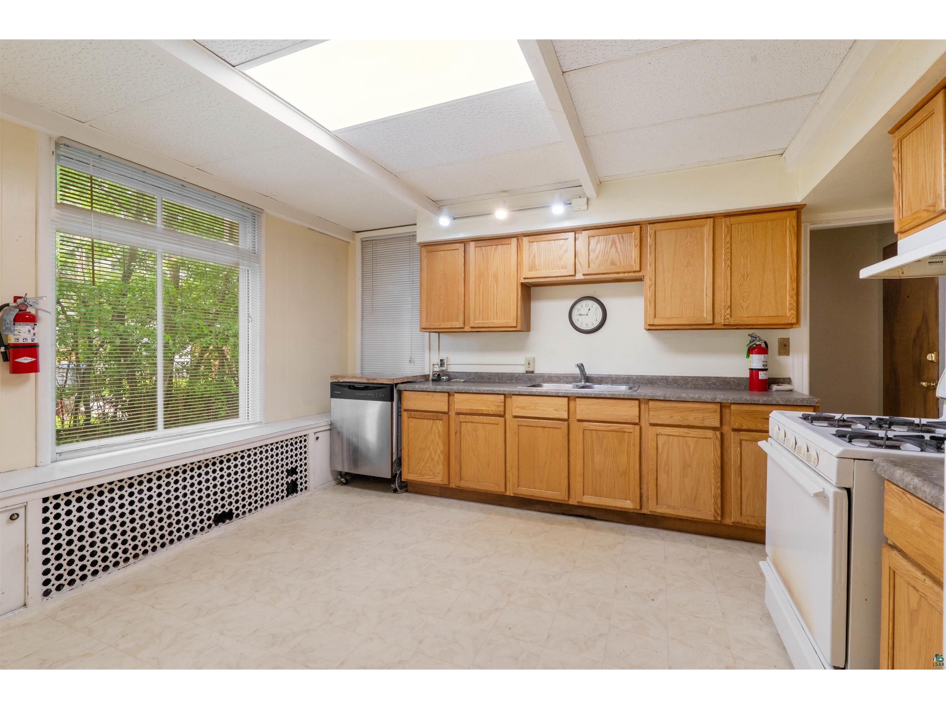 1511 E 4th St Duluth MN 55812 6125910 image11