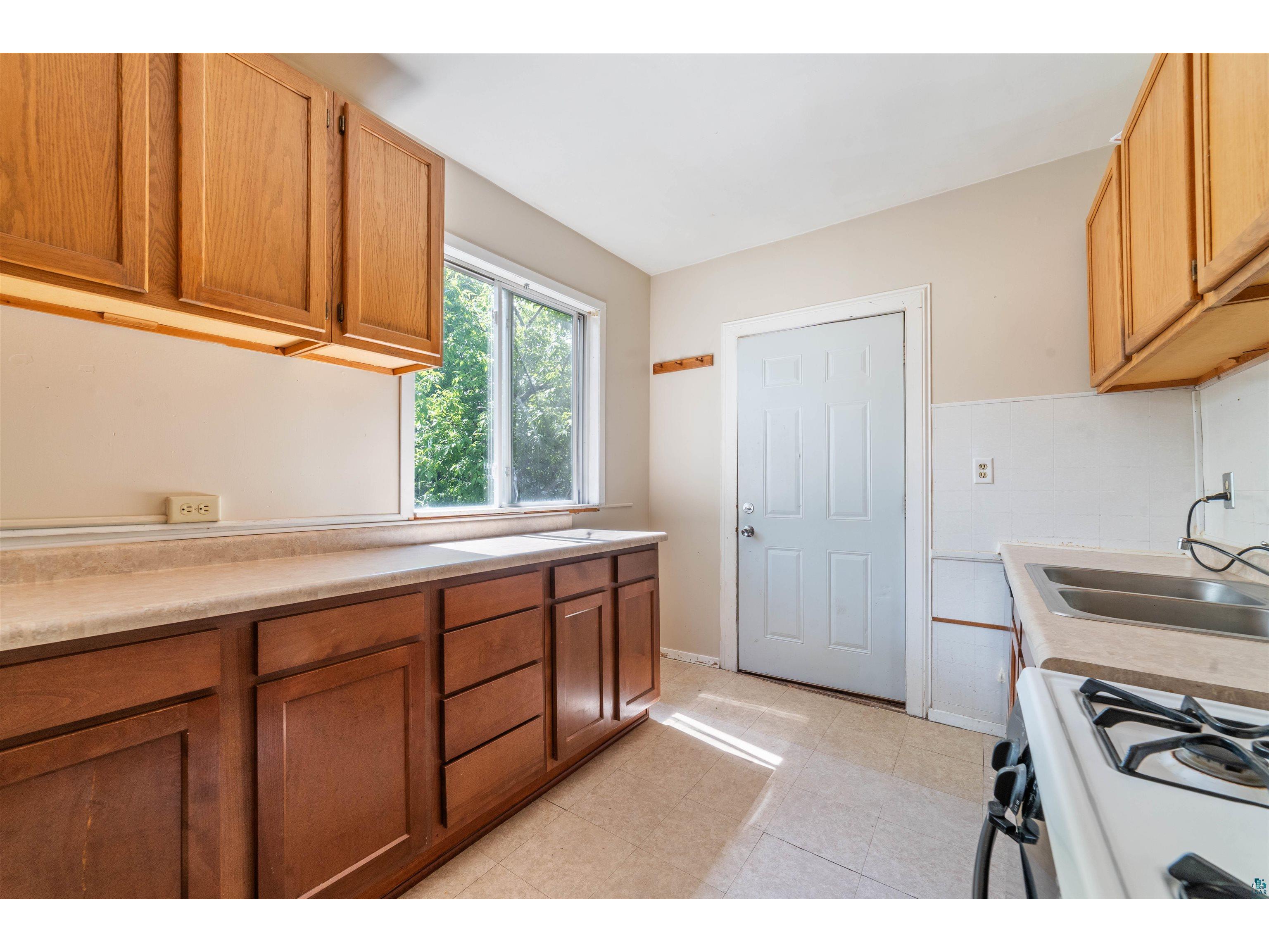 1511 E 4th St Duluth MN 55812 6125910 image18
