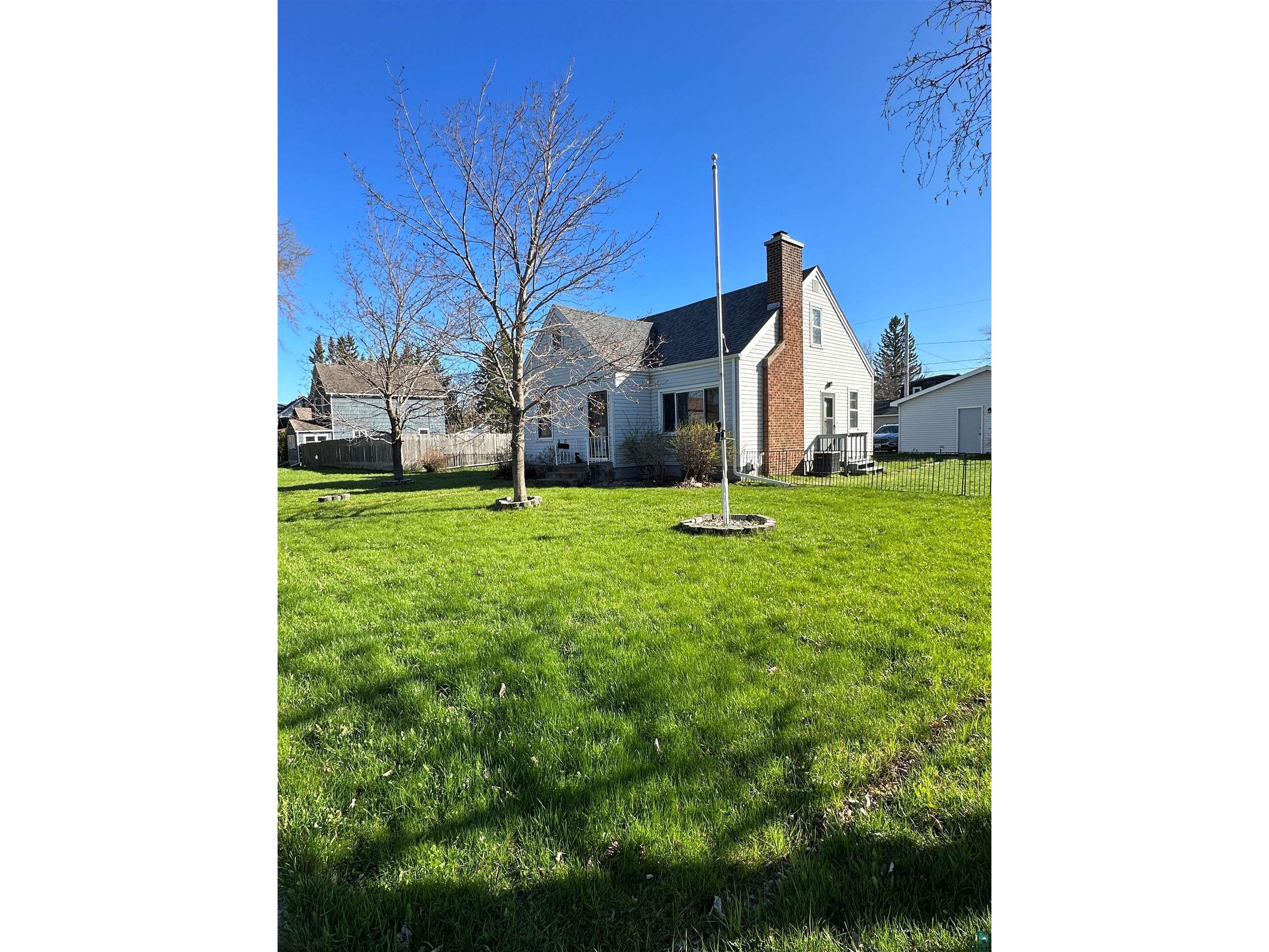 1512 E 3rd St Superior WI 54880 6113601 image1