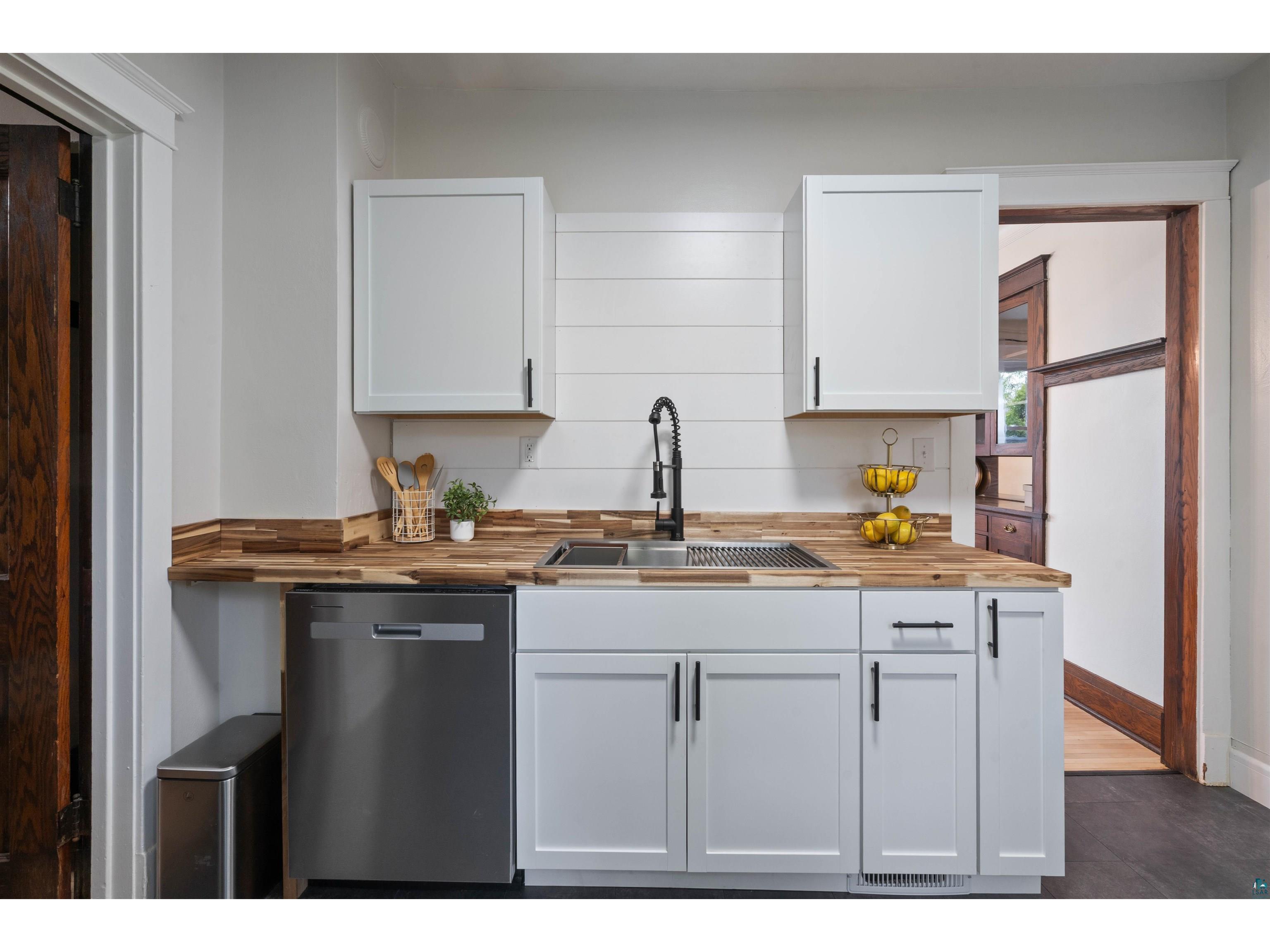 1515 N 8th Ave E Duluth MN 55805 6125894 image10