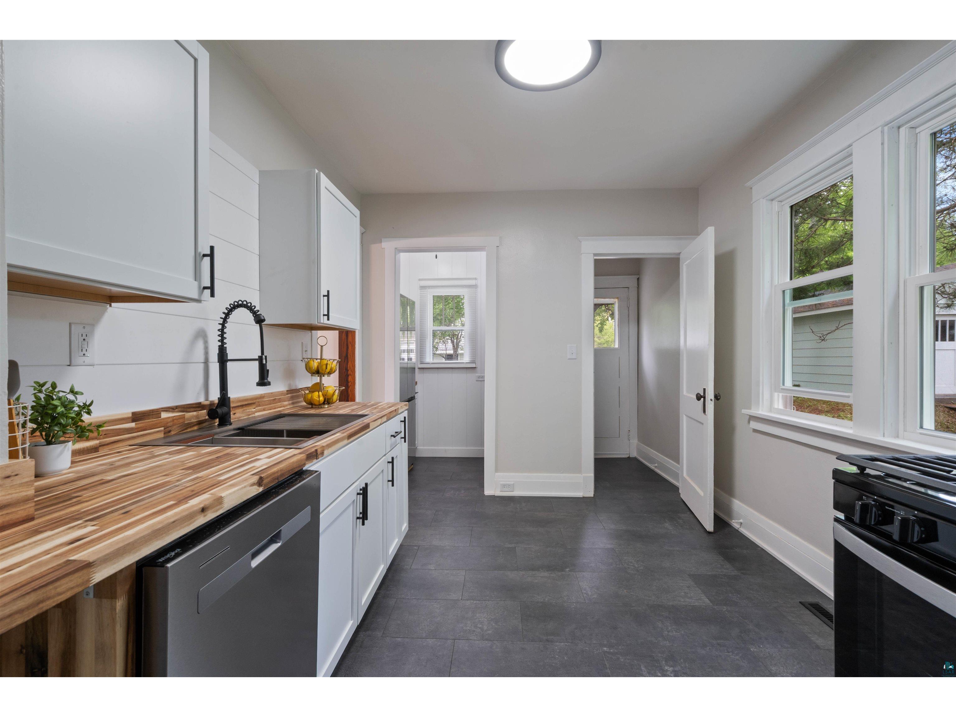 1515 N 8th Ave E Duluth MN 55805 6125894 image9