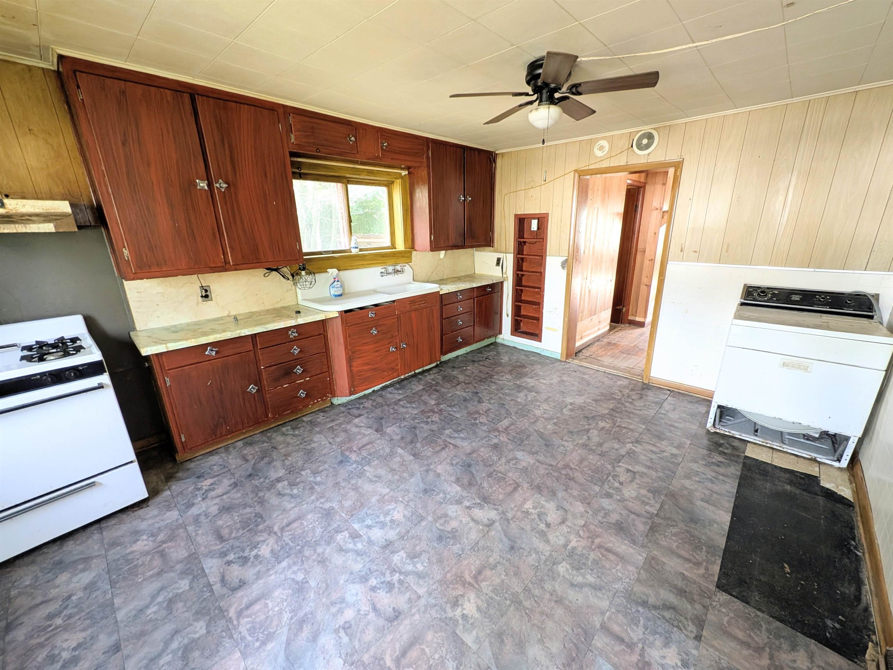 1607 6th St E Ashland WI 54806 6122216 image9