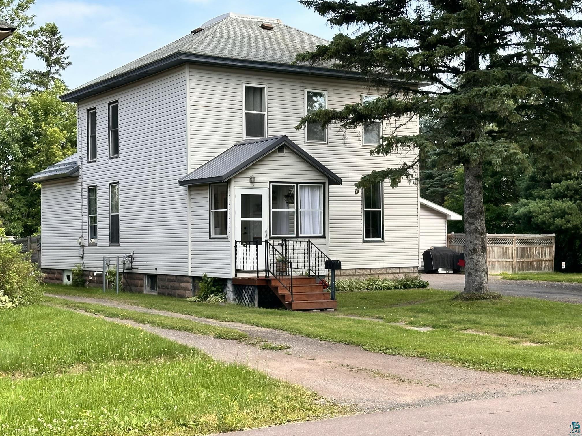 1711 E 5th St Ashland WI 54806 6113037 image1