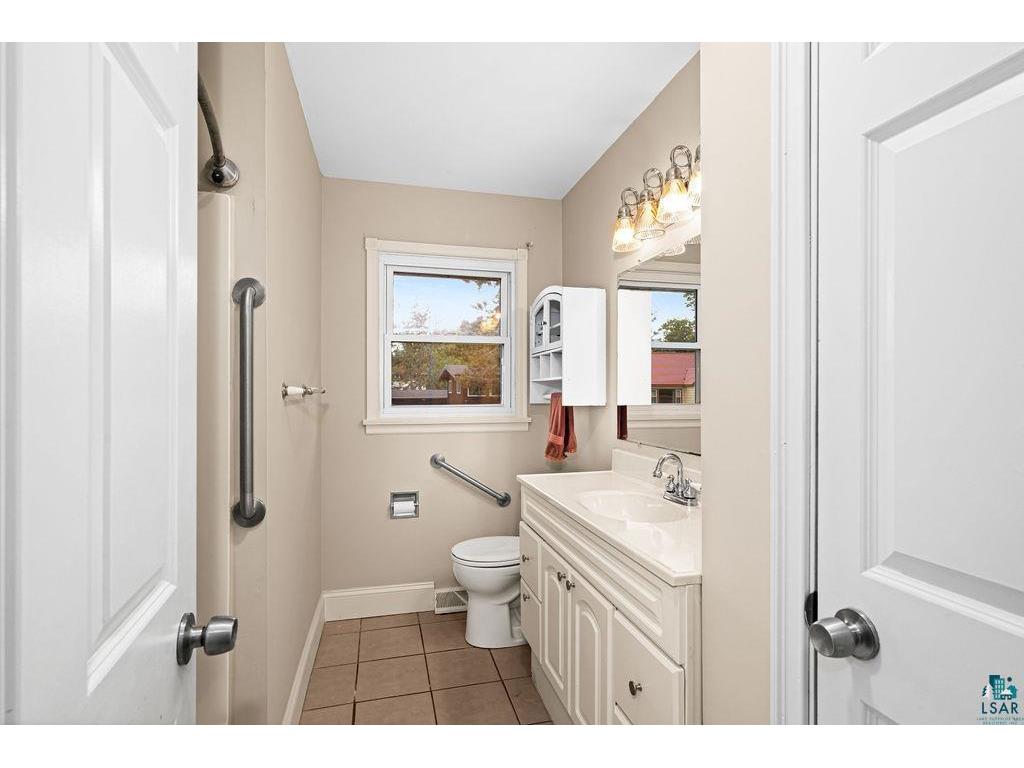 1724 Warren Ave Duluth MN 55811 6125896 image24