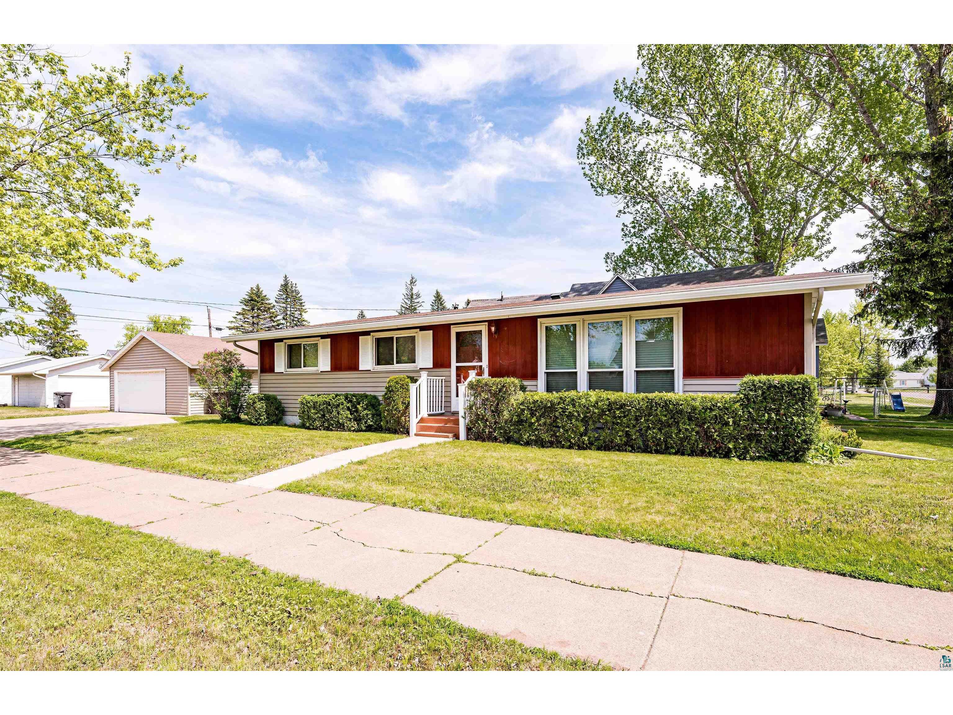 1801 E 8th St Superior WI 54880 6108745 image1