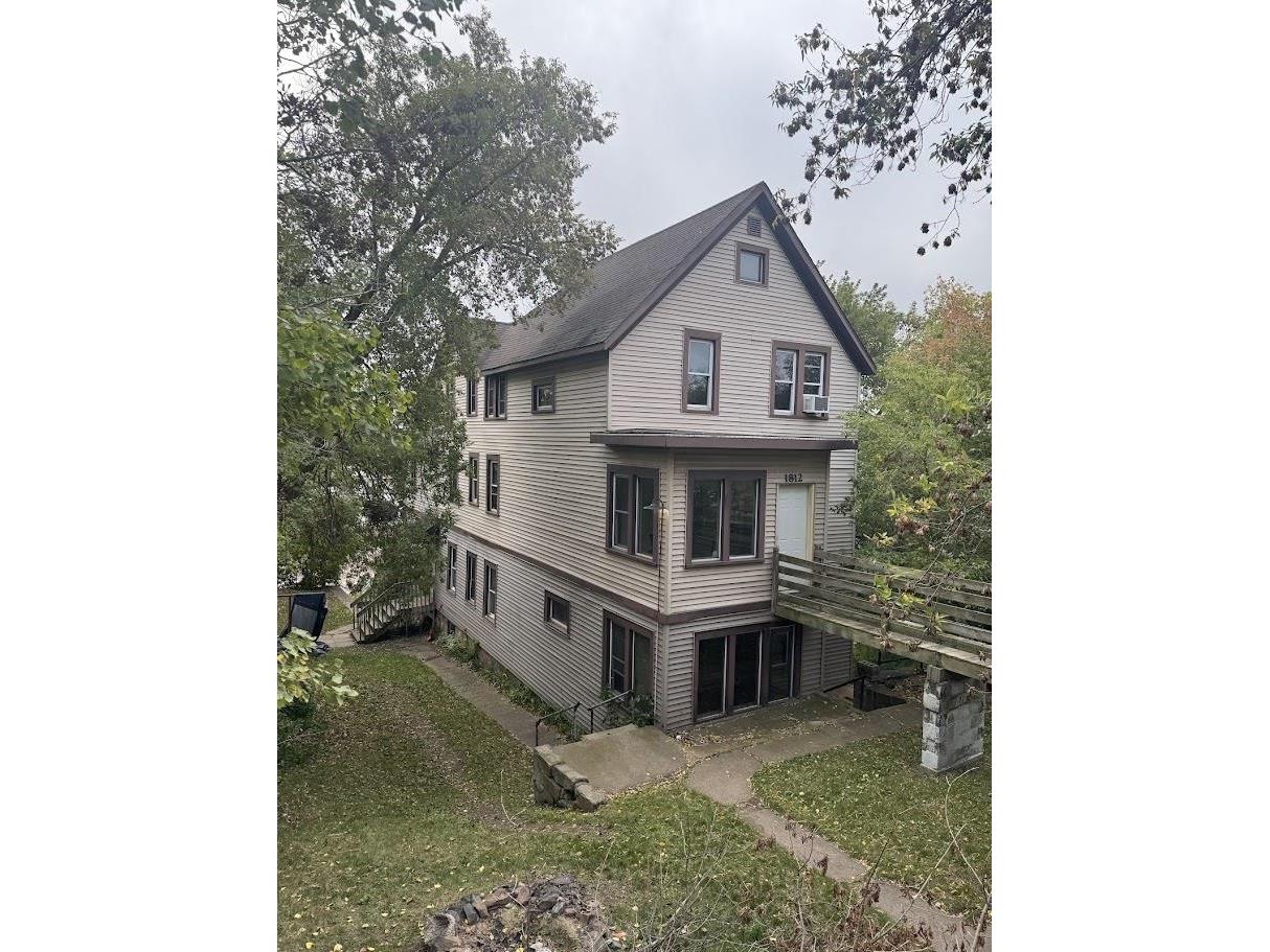 1812 W 2nd St Duluth MN 55806 6122266 image1