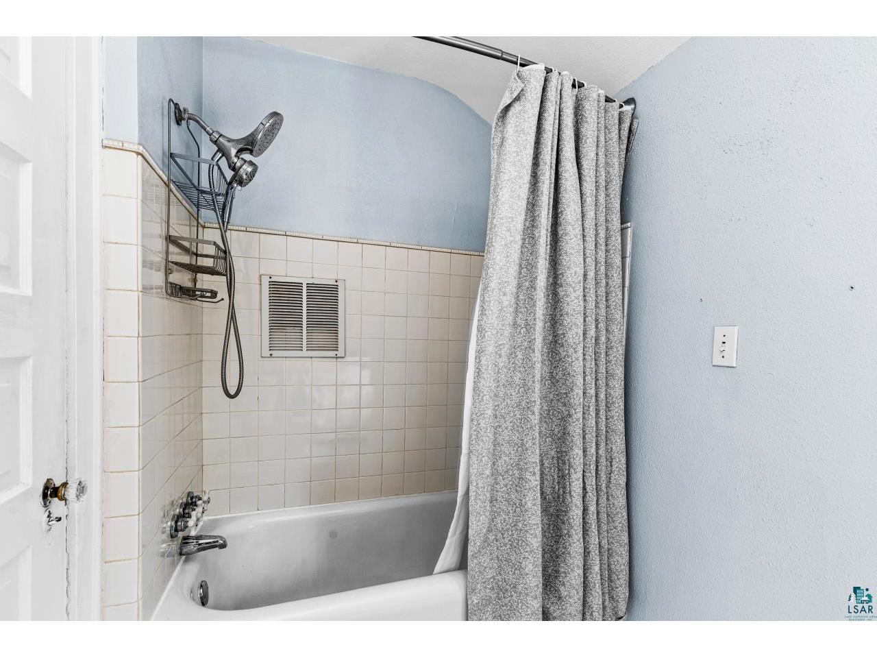 1831 Wallace Ave Duluth MN 55803 6125047 image25