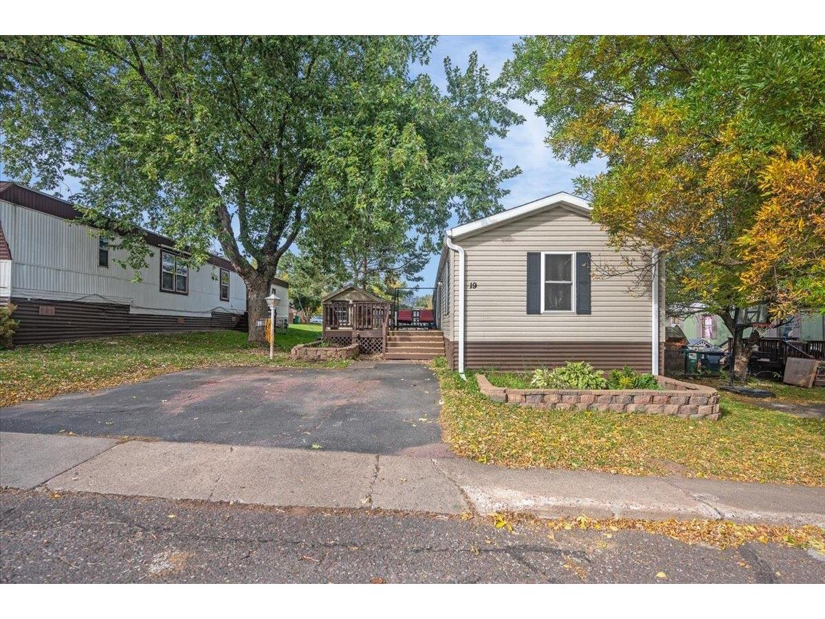 19 Holly Ln Duluth MN 55810 6122534 image1