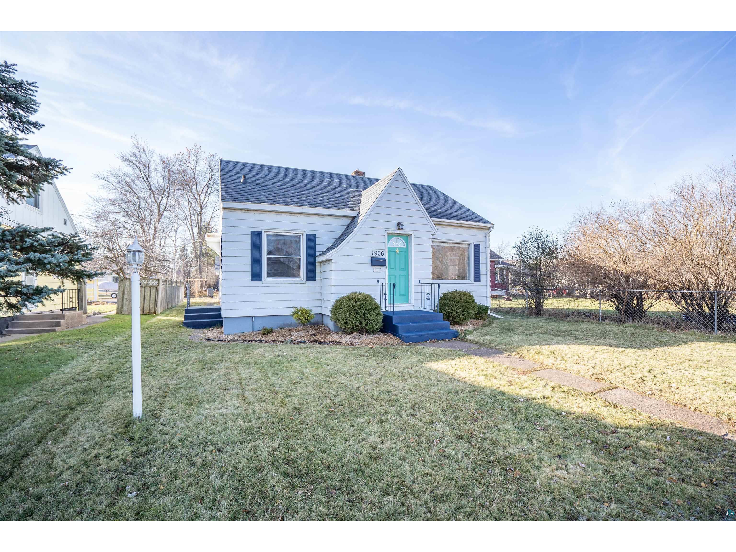 1906 E 5th St Superior WI 54880 6111701 image1