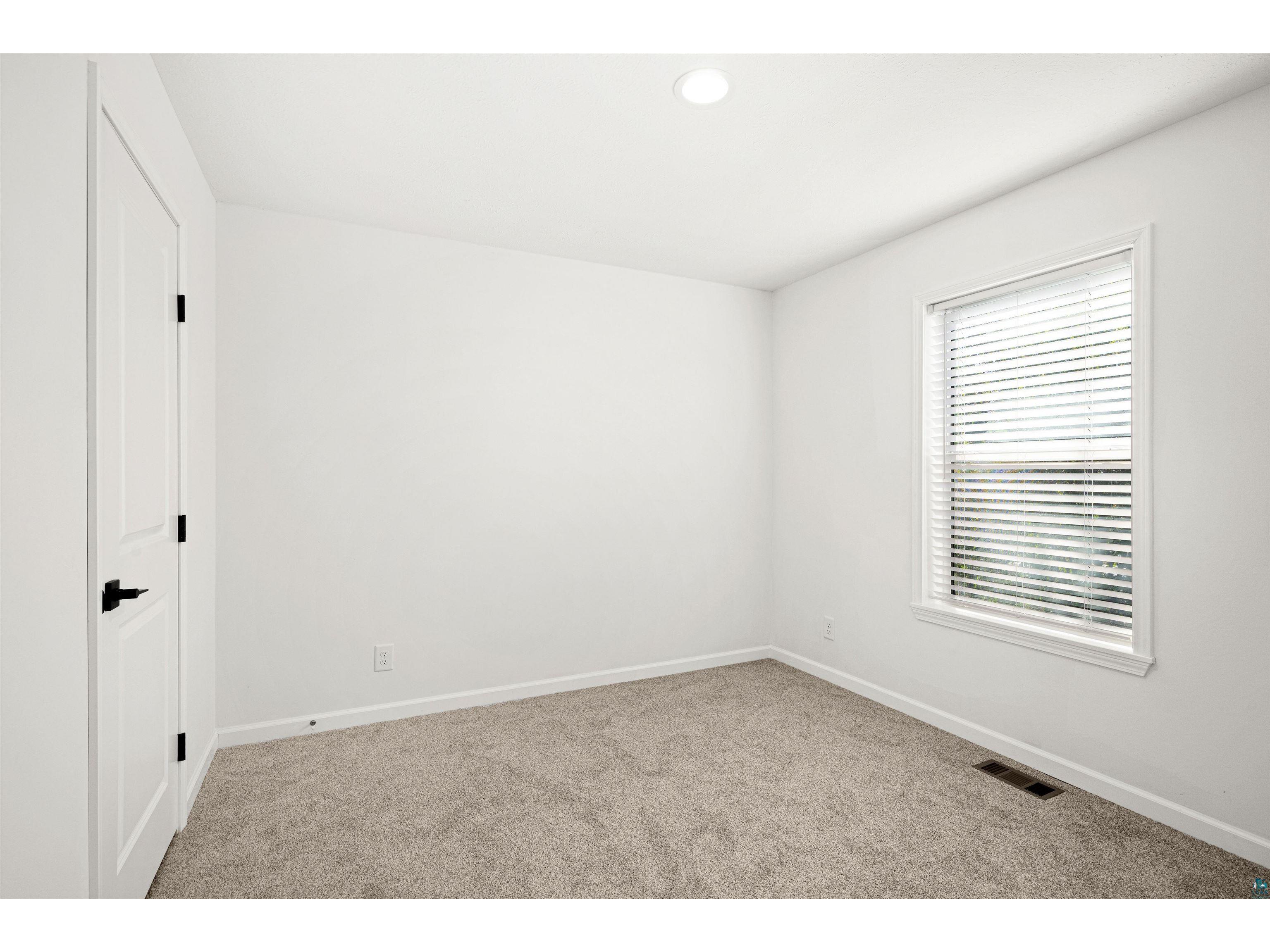 1914 E 1st St Duluth MN 55812 6123757 image21