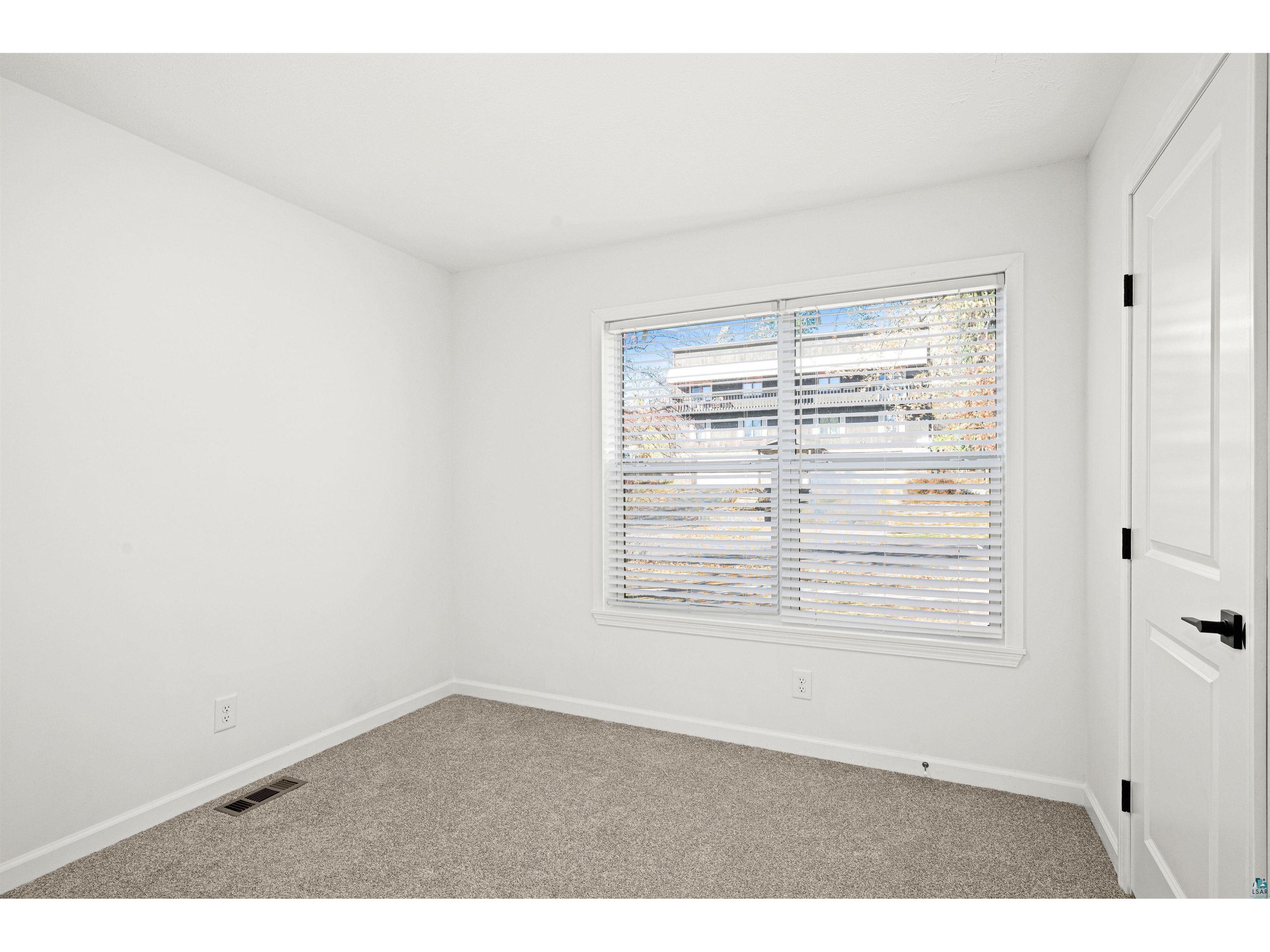 1914 E 1st St Duluth MN 55812 6123757 image24