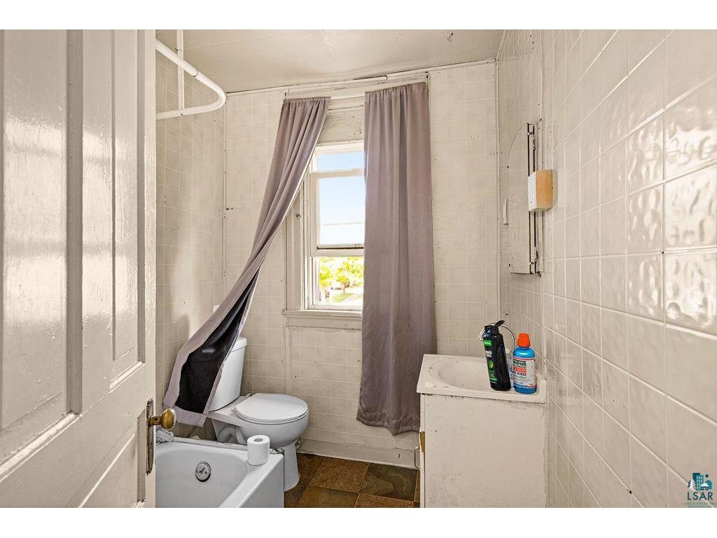 2 and 4 S 16th Ave E Duluth MN 55812 6126831 image12