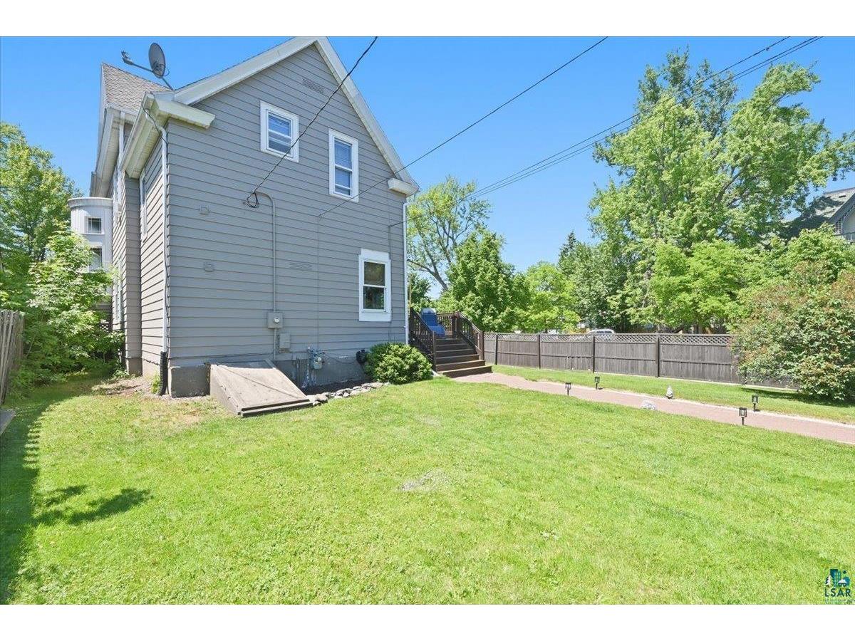 2004 Hughitt Ave Superior WI 54880 6126431 image3