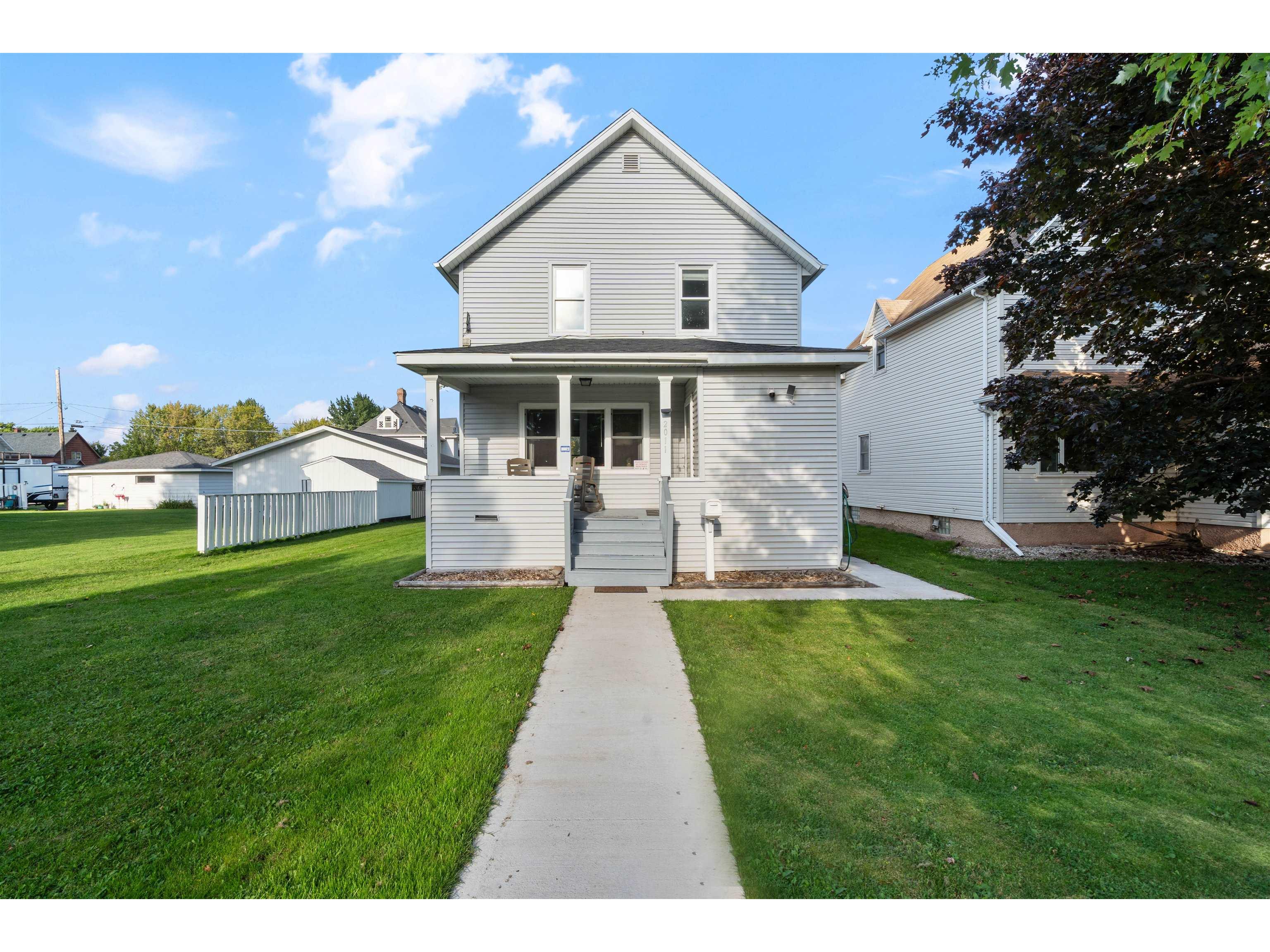 2011 E 6th St Superior WI 54880 6122257 image1