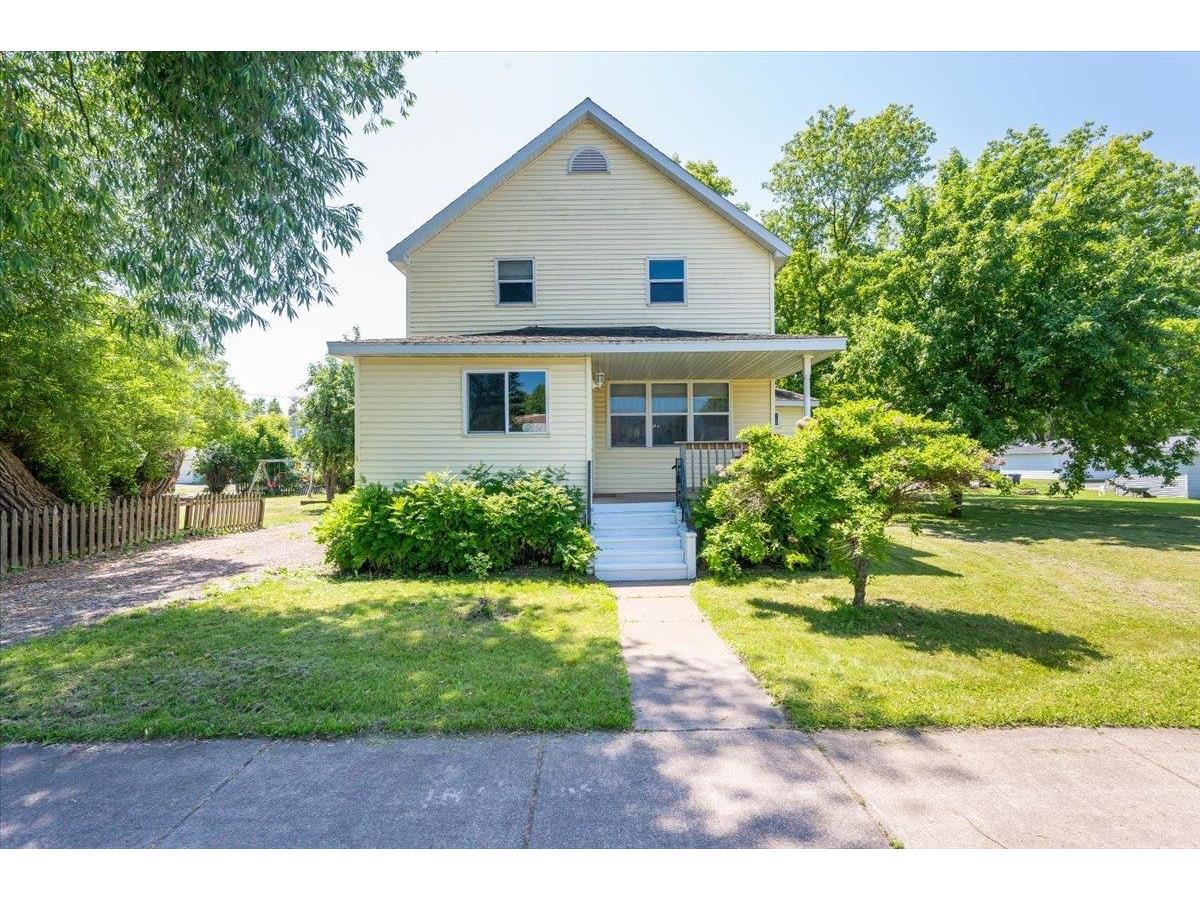 2014 E 5th St Superior WI 54880 6120553 image1