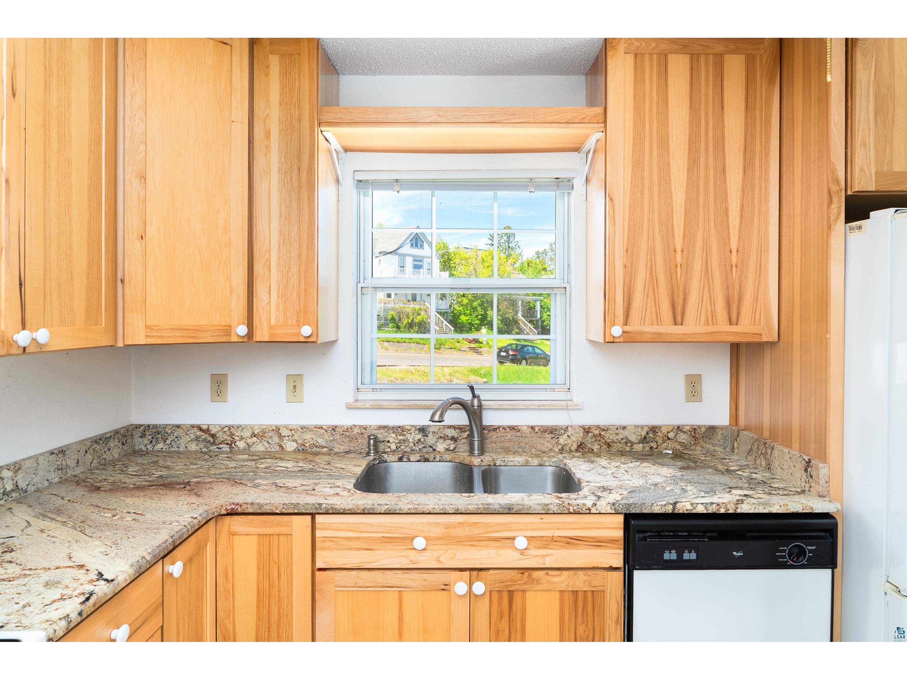 202 E 7th St Duluth MN 55805 6123692 image11