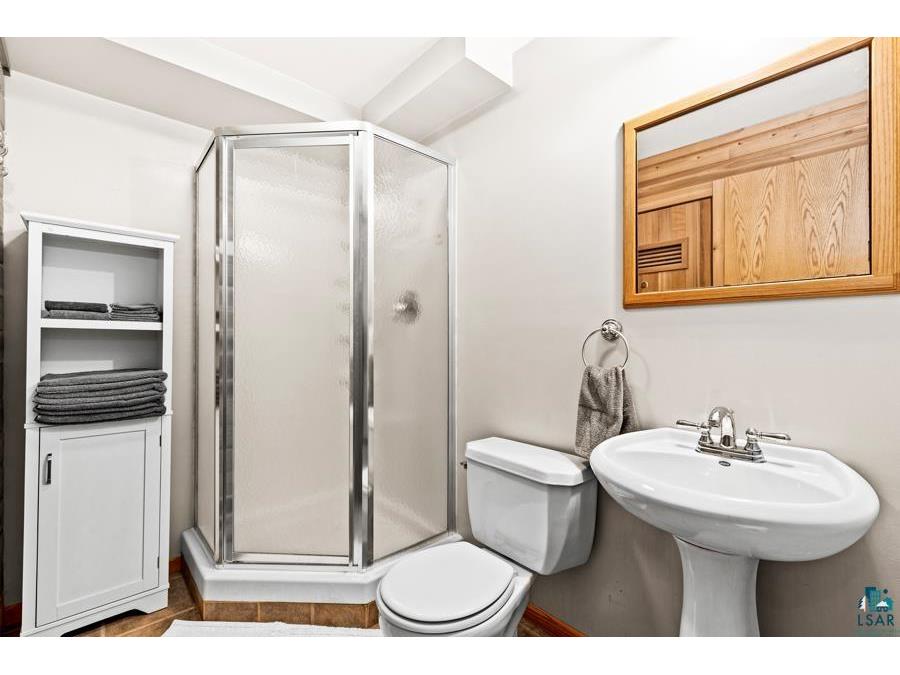 2020 E 11th St Superior WI 54880 6124225 image24