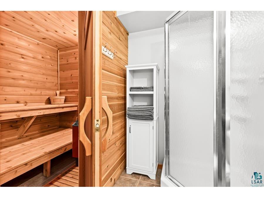 2020 E 11th St Superior WI 54880 6124225 image25