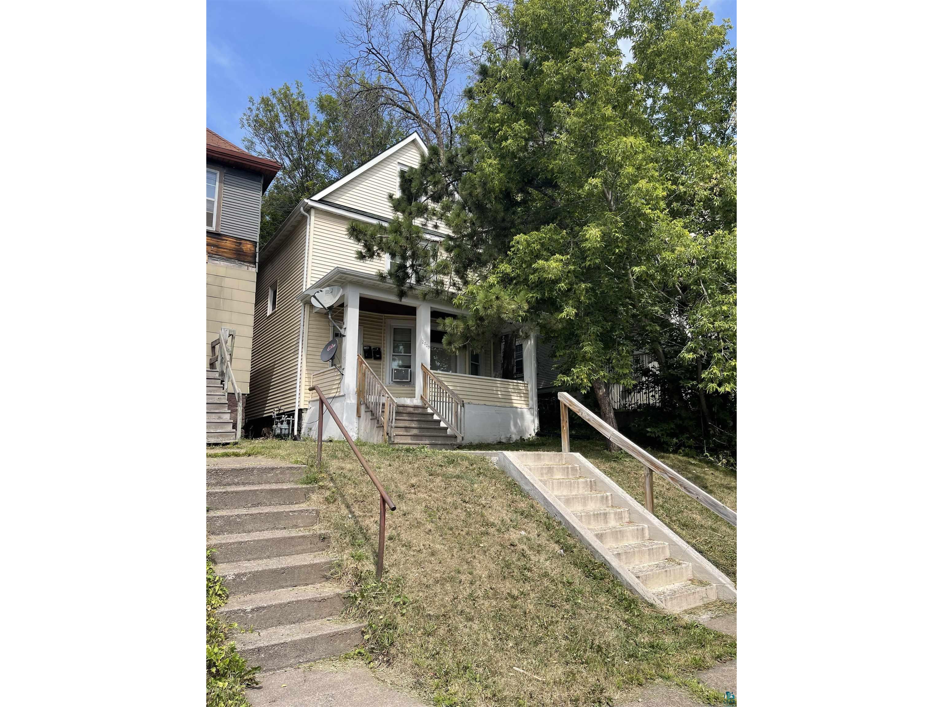 2029 W 4th St Duluth MN 55806 6109943 image1