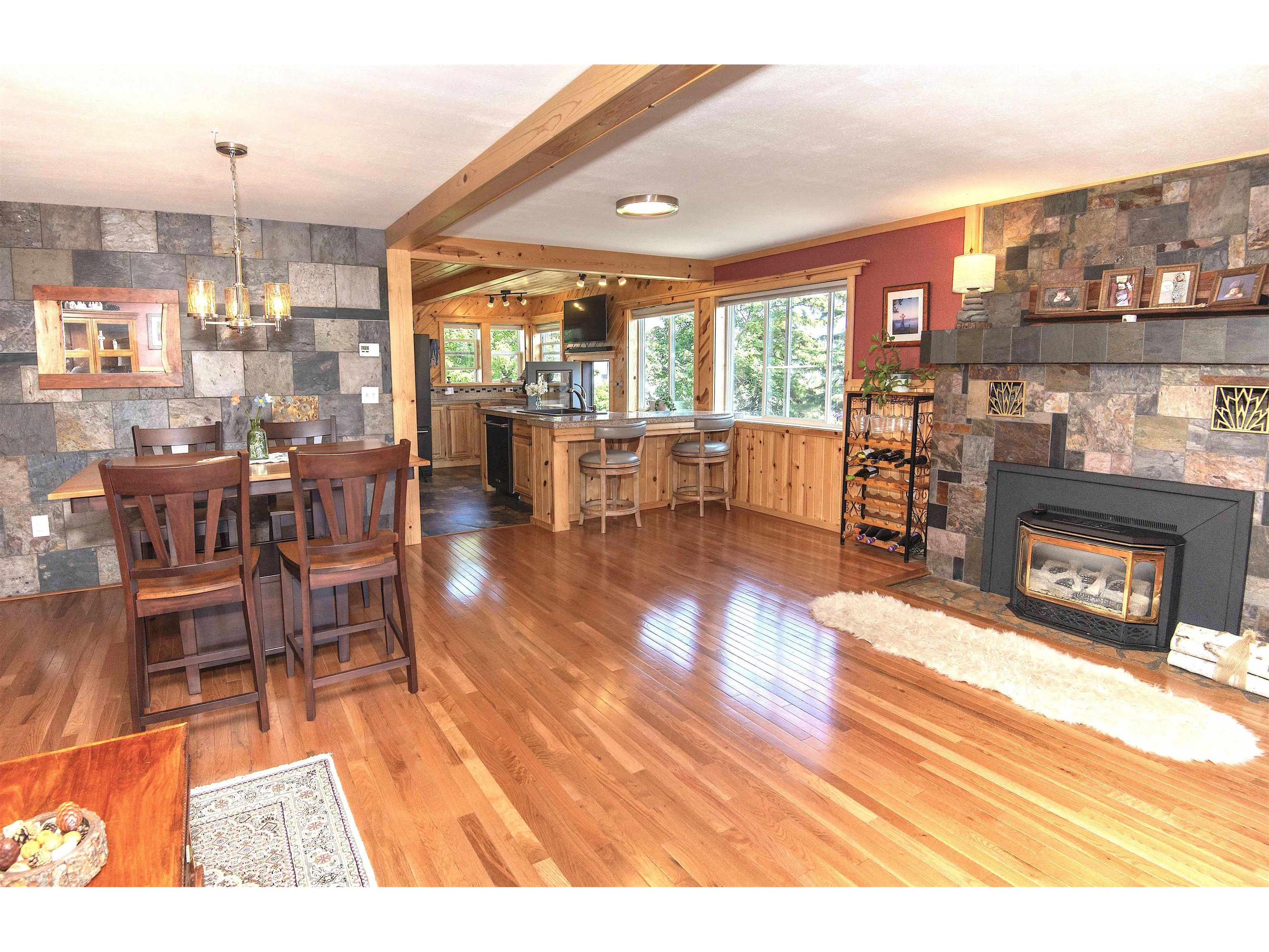 206 N Broadway Ave Grand Marais MN 55604 6123019 image11